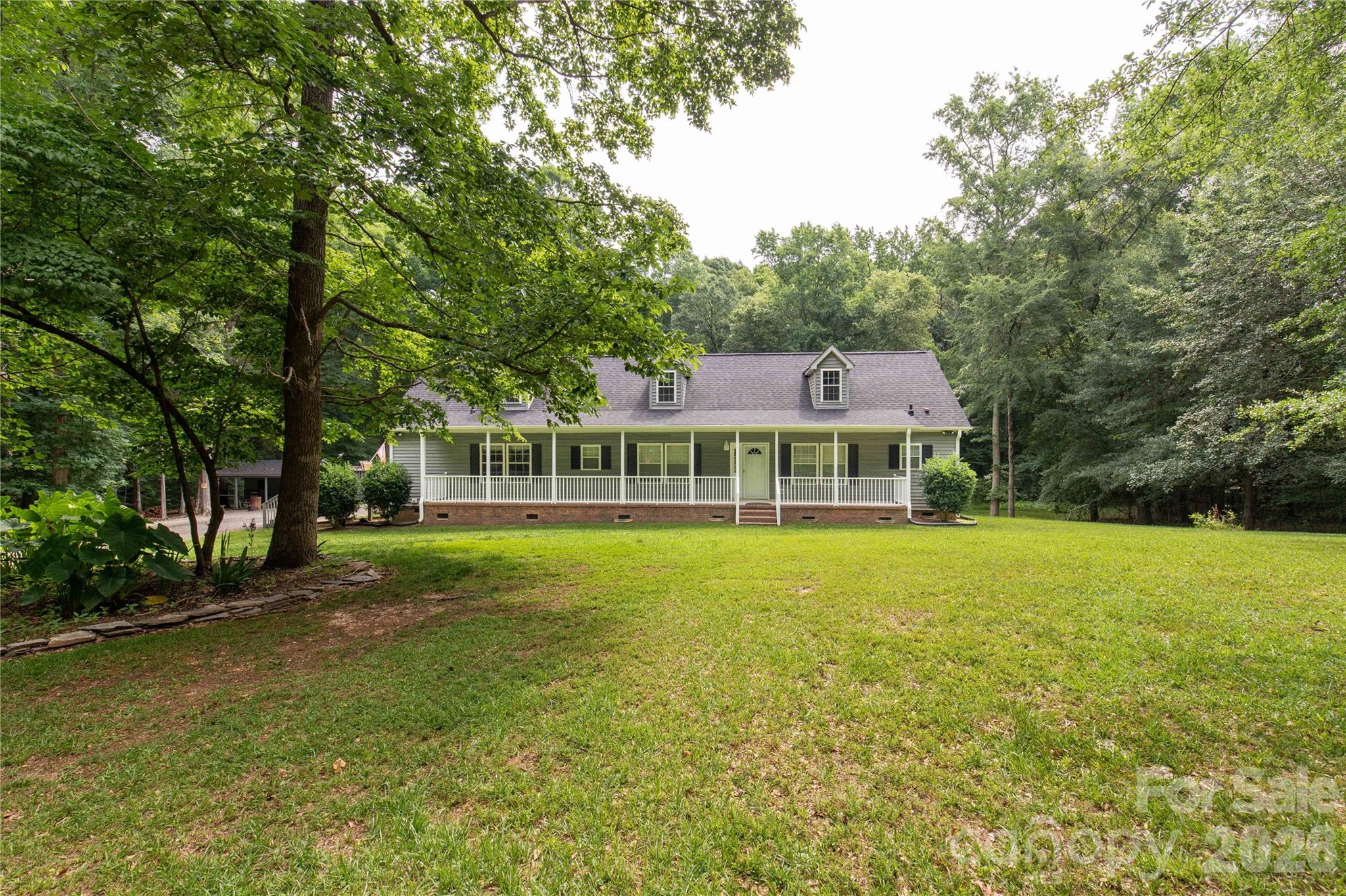 1738 Charlotte Highway Property Photo 2