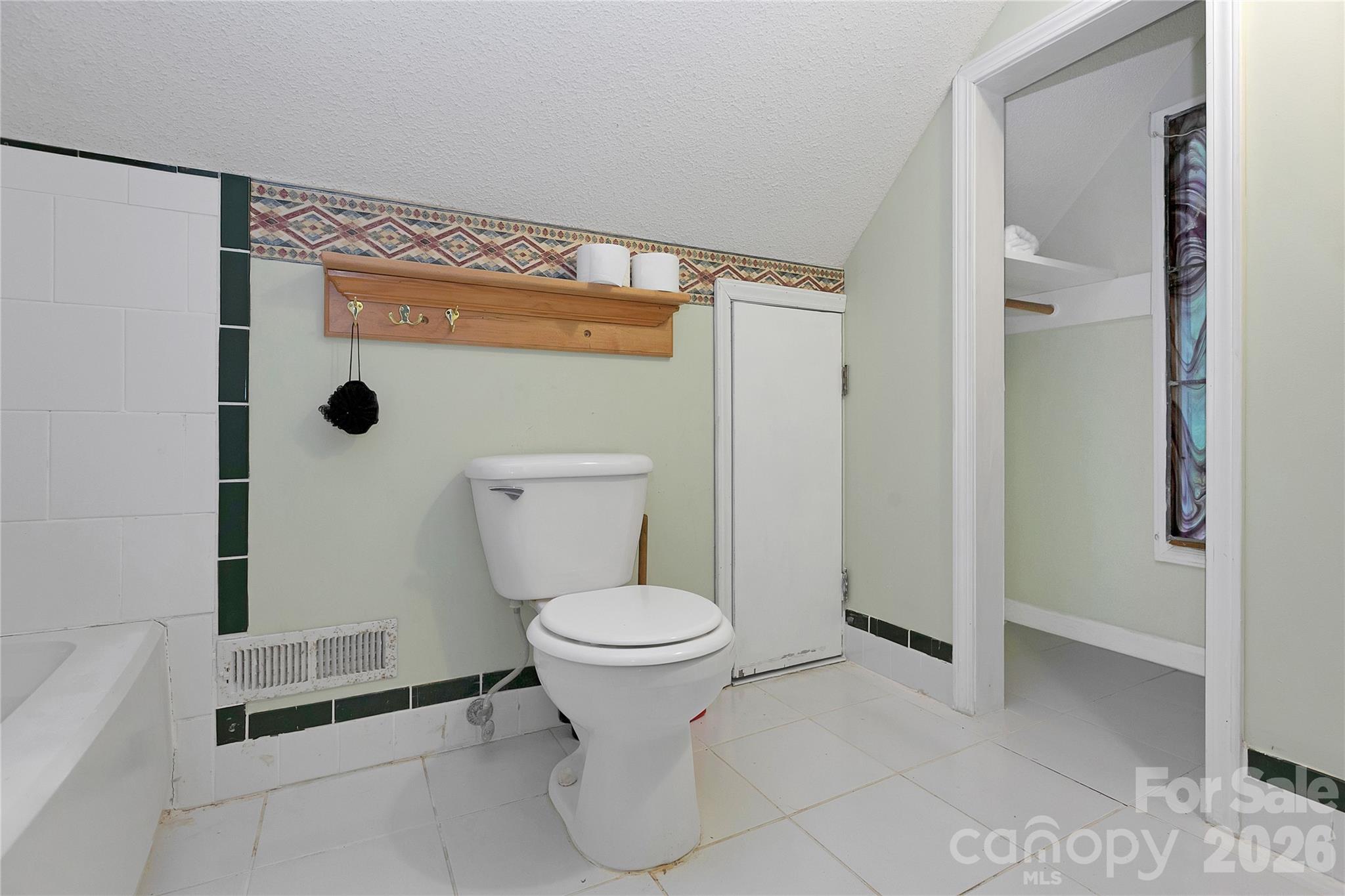 56 Guque Court Property Photo 34