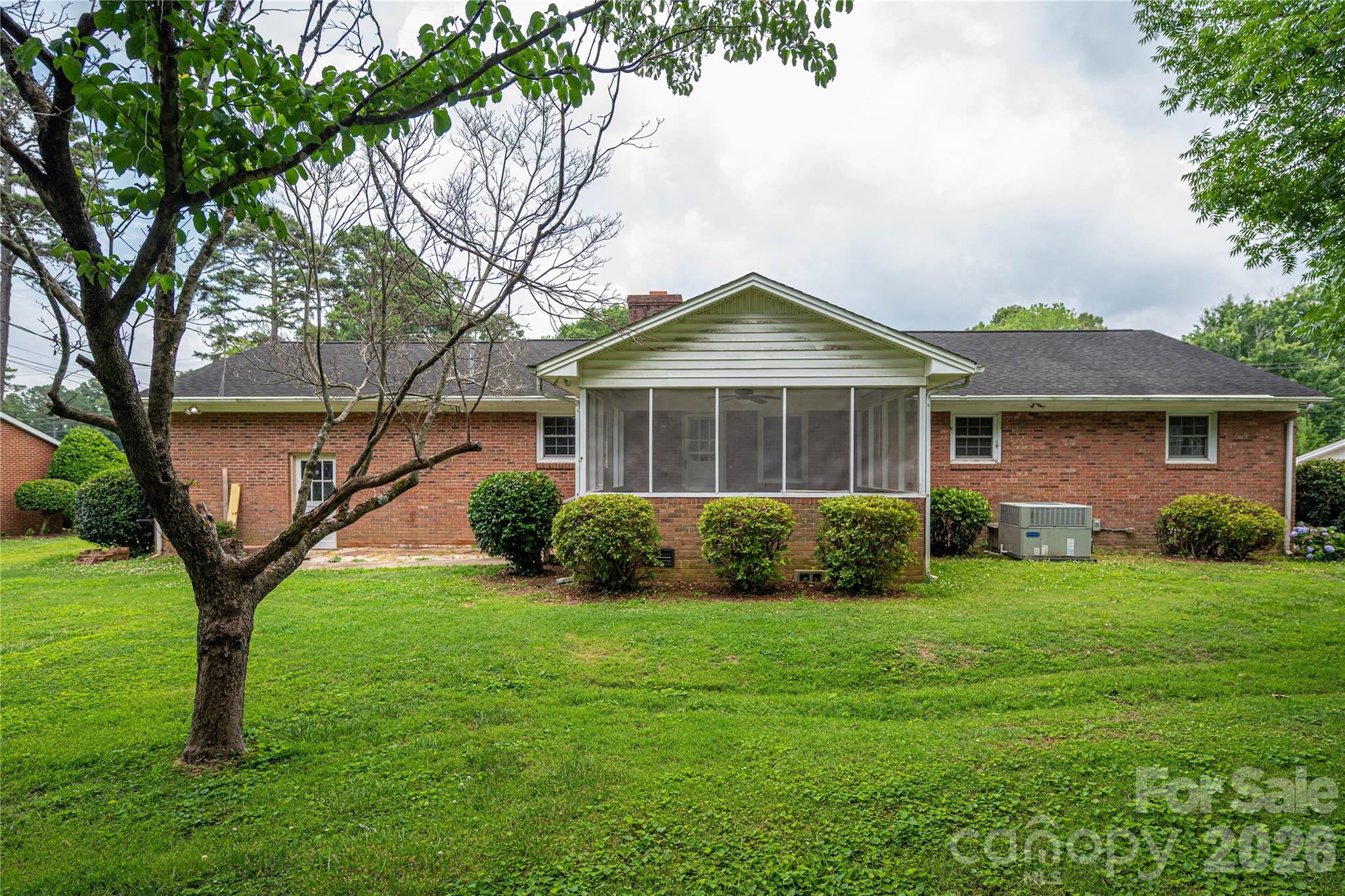 225 Dogwood Drive Property Photo 3