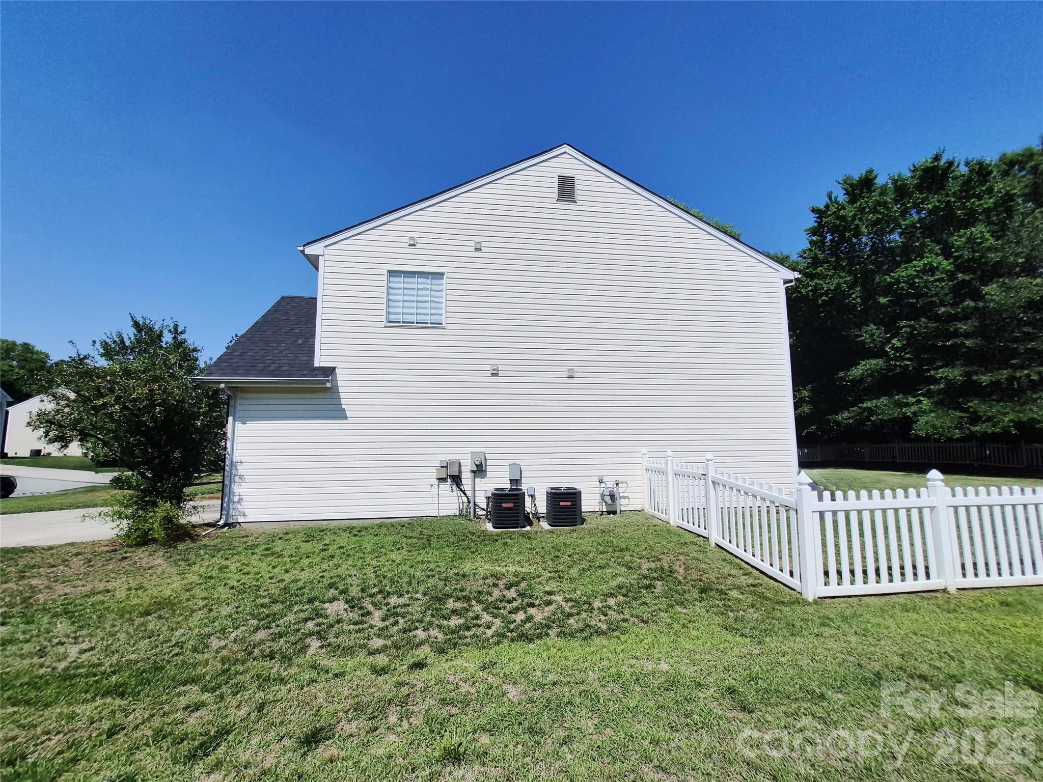 6229 Roseway Court Property Photo 4