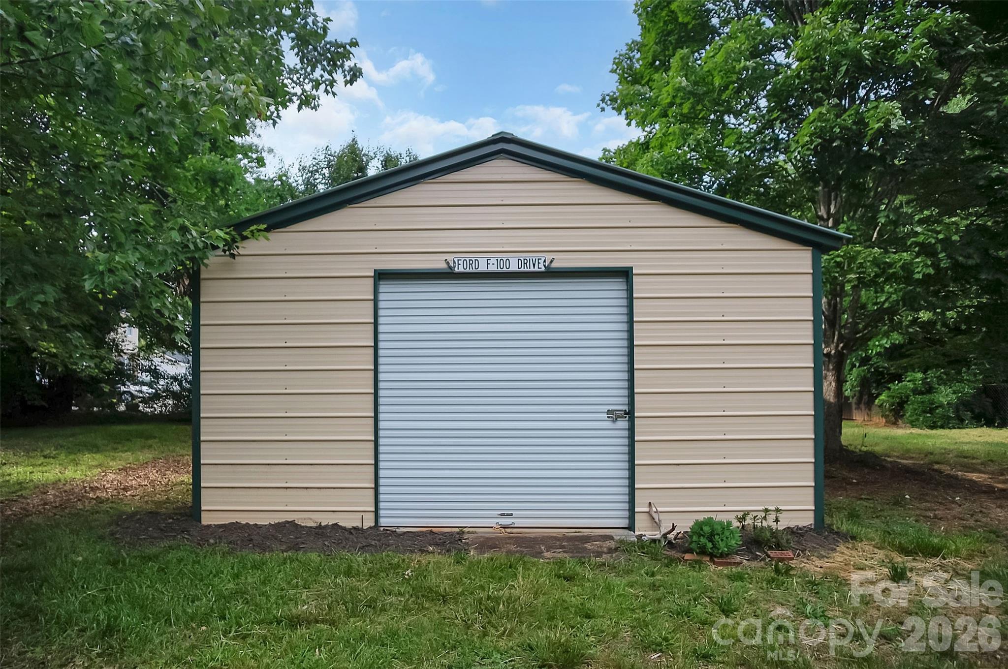 327 Arlington Street Property Photo 27