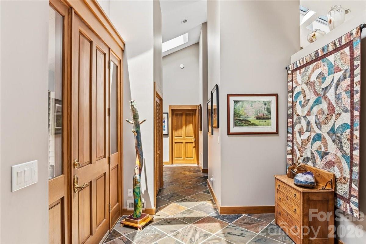 466 Sweetwater Lane Property Photo 6