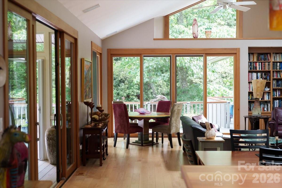 466 Sweetwater Lane Property Photo 12