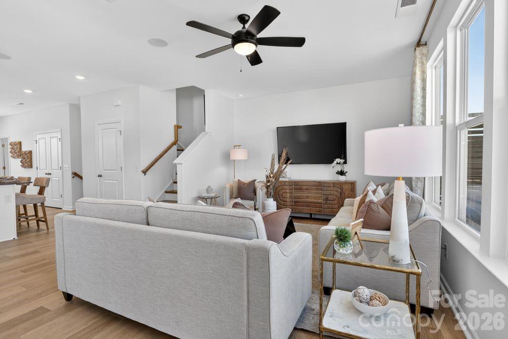 556 Silver Star Boulevard Property Photo 11