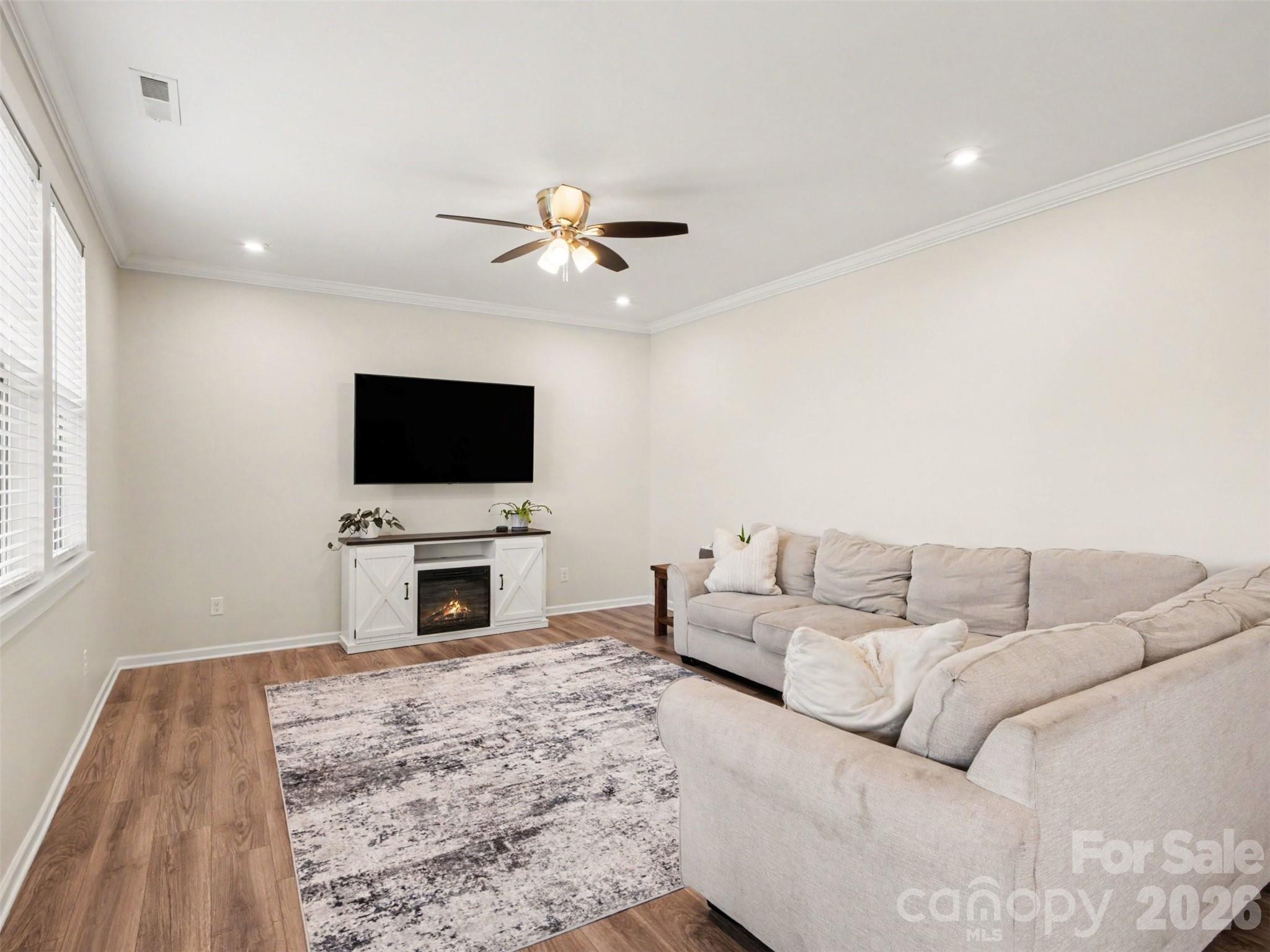 1331 Tollcross Road Property Photo 6
