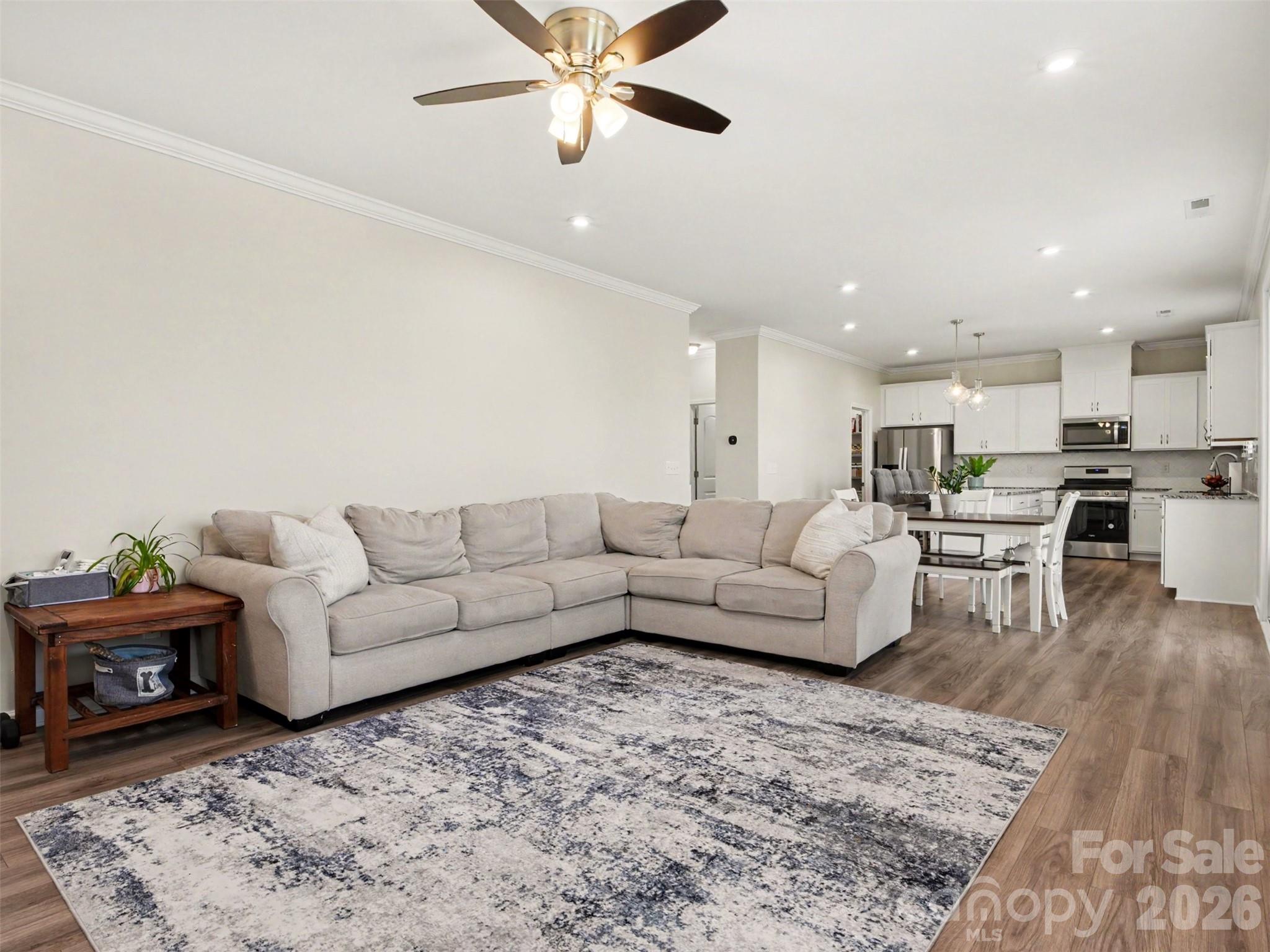 1331 Tollcross Road Property Photo 7