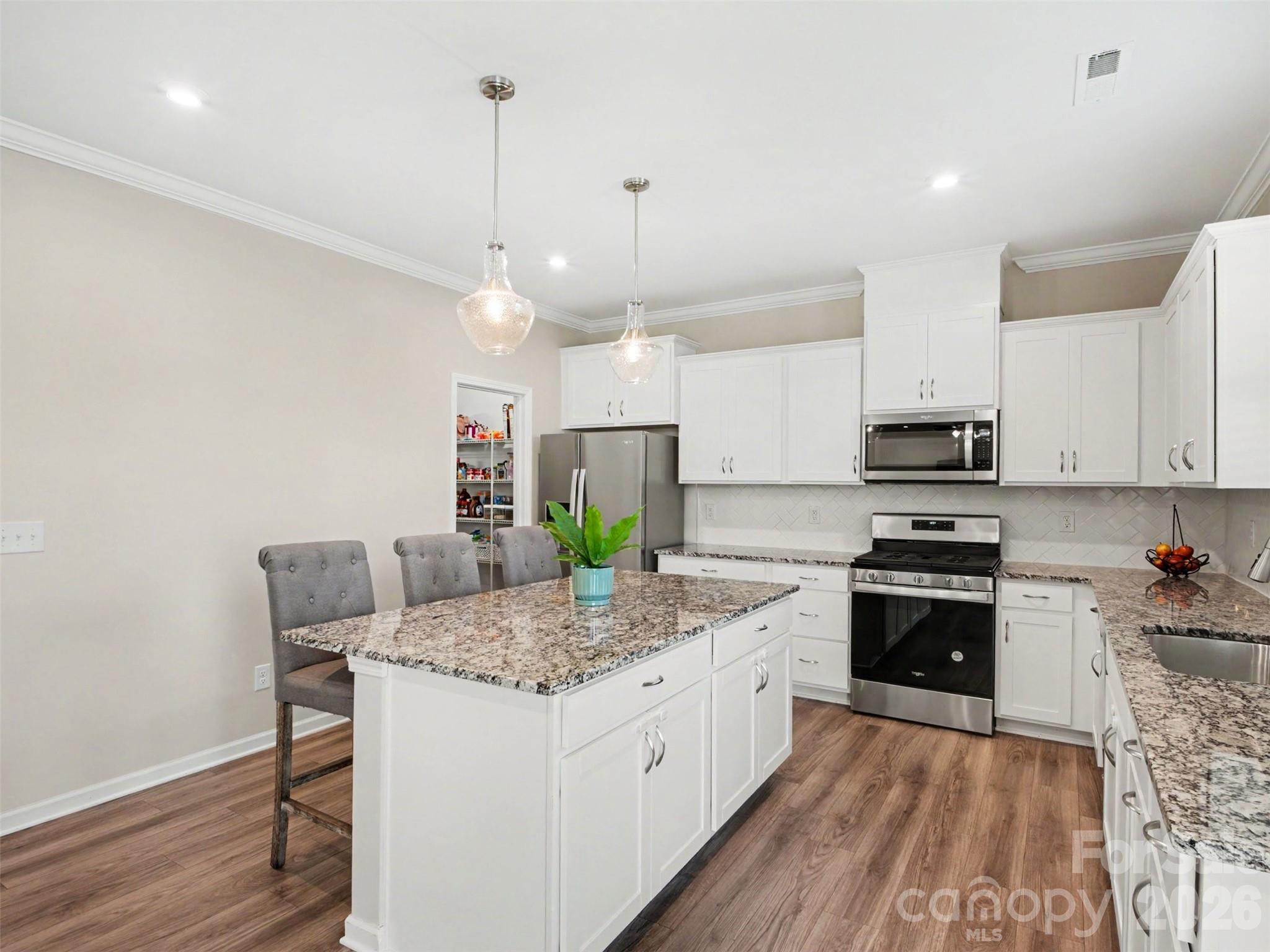 1331 Tollcross Road Property Photo 8