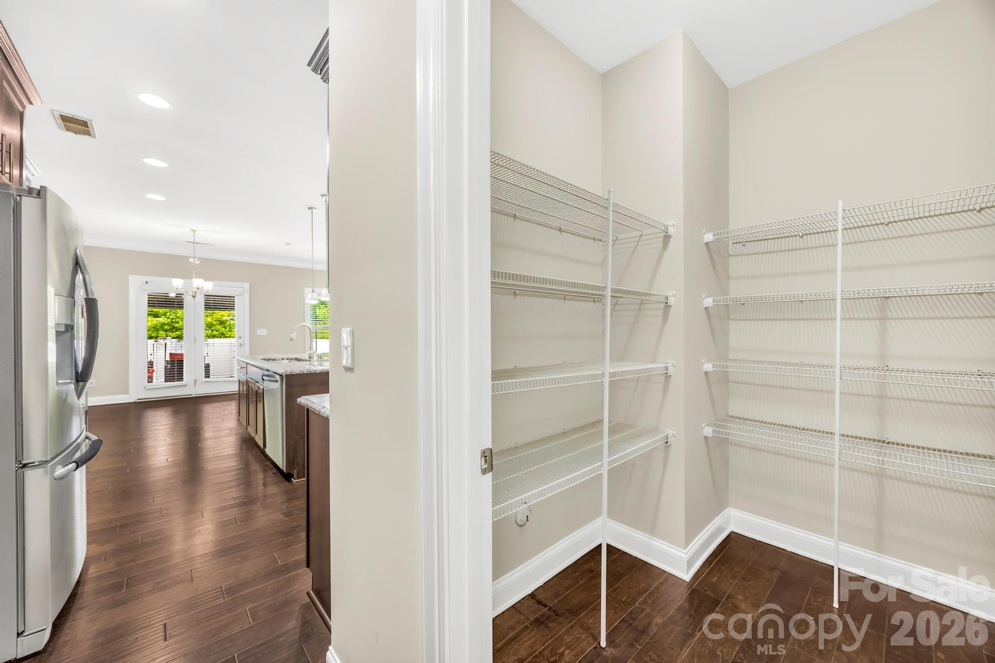 1042 Dina Drive Property Photo 16