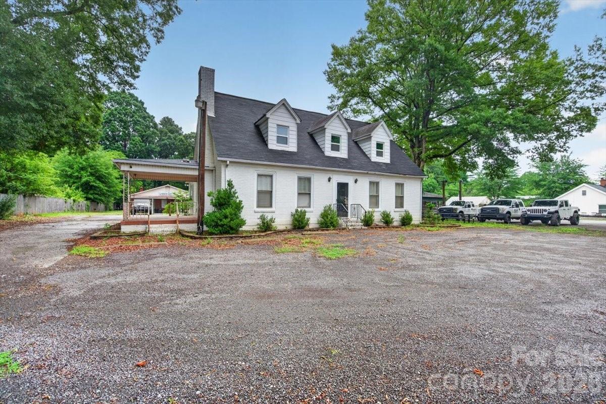 16008 Old Statesville Road Property Photo 3