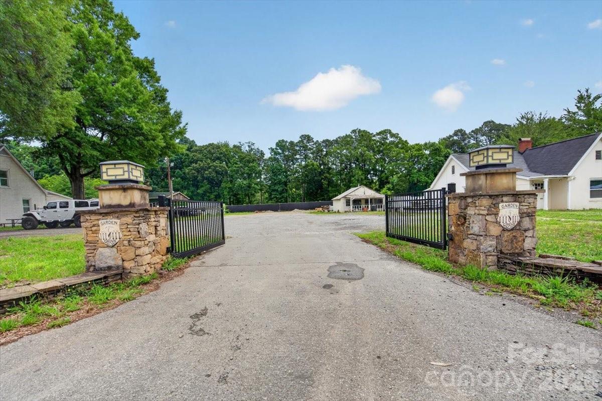 16008 Old Statesville Road Property Photo 4
