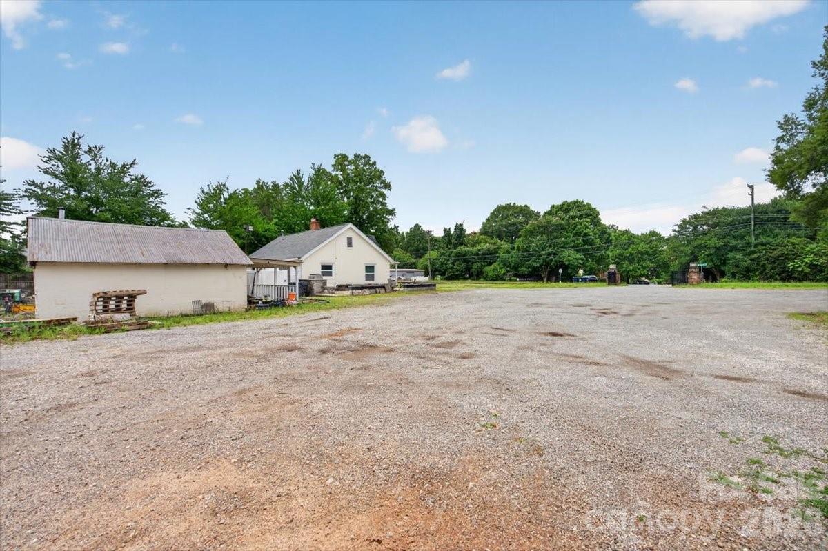 16008 Old Statesville Road Property Photo 8