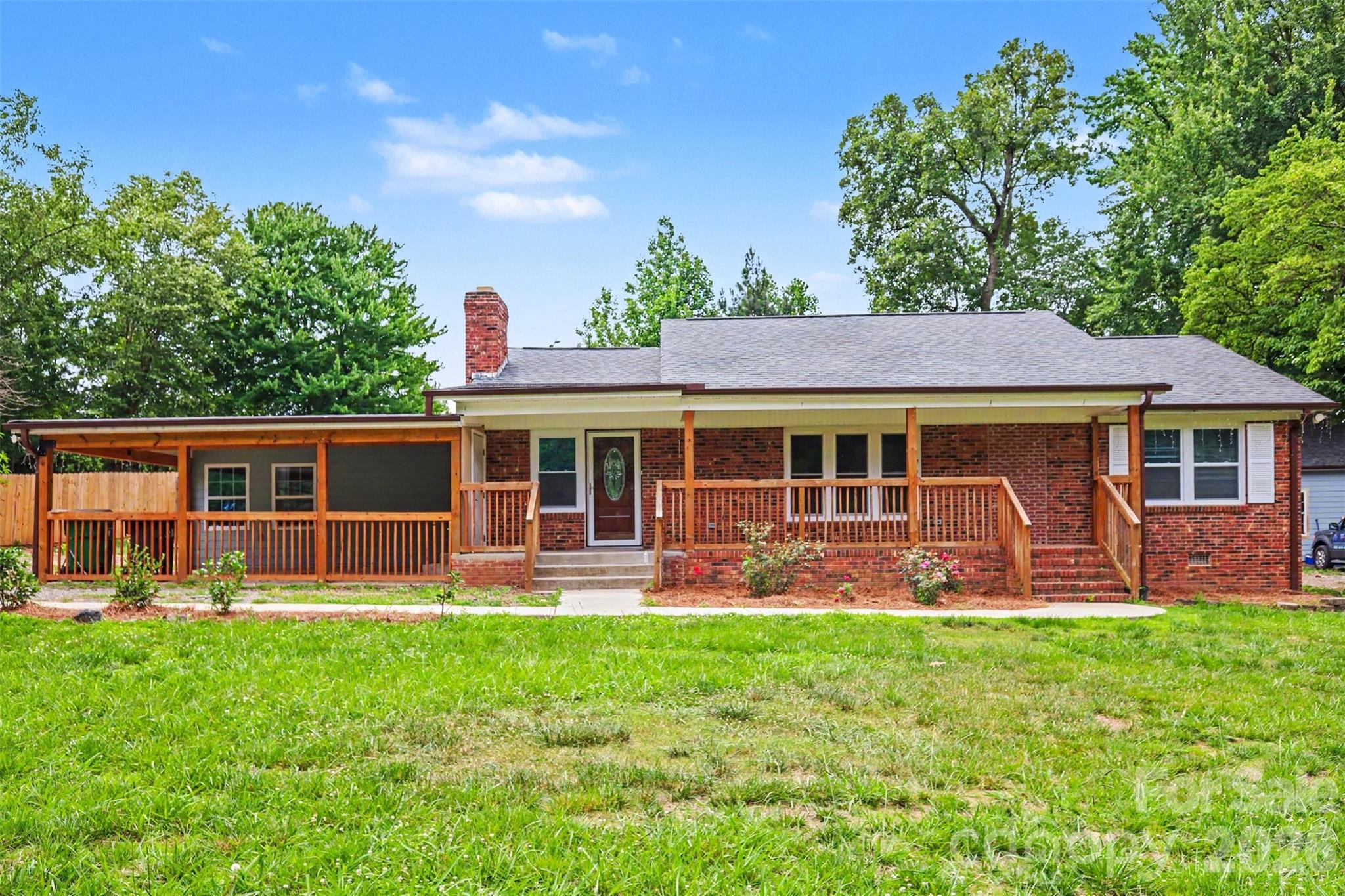 9902 Forest Drive Property Photo 1