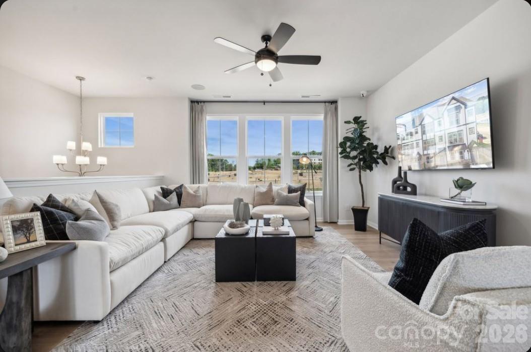 558 Silver Star Boulevard Property Photo 1
