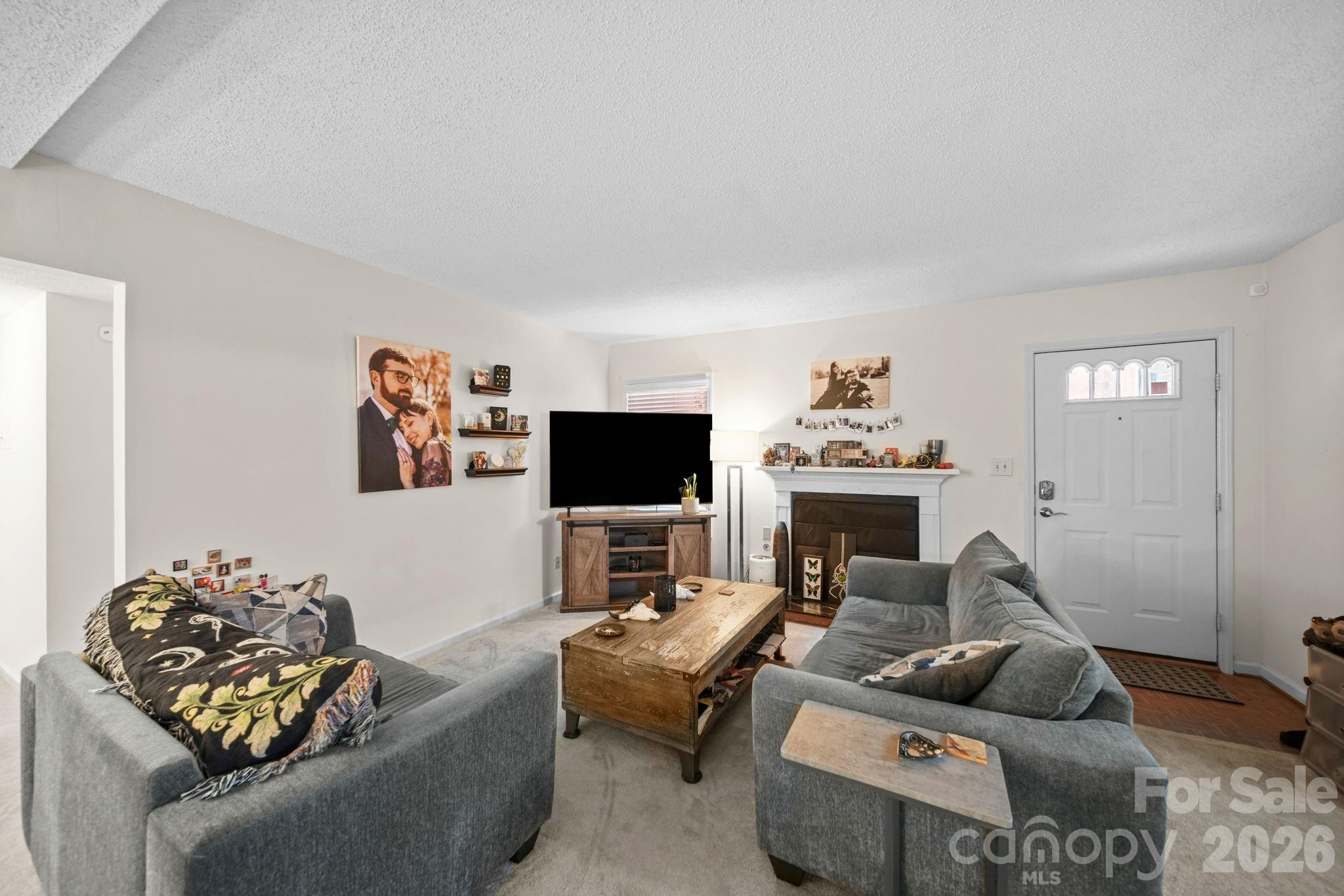 6049 Green Forest Drive Property Photo 3