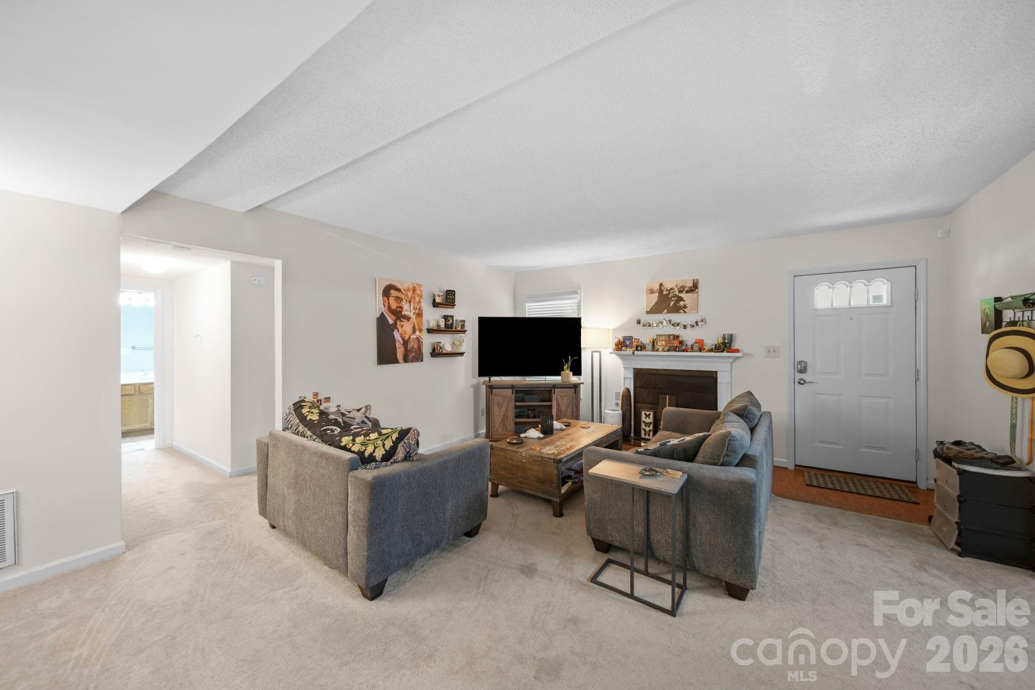 6049 Green Forest Drive Property Photo 4