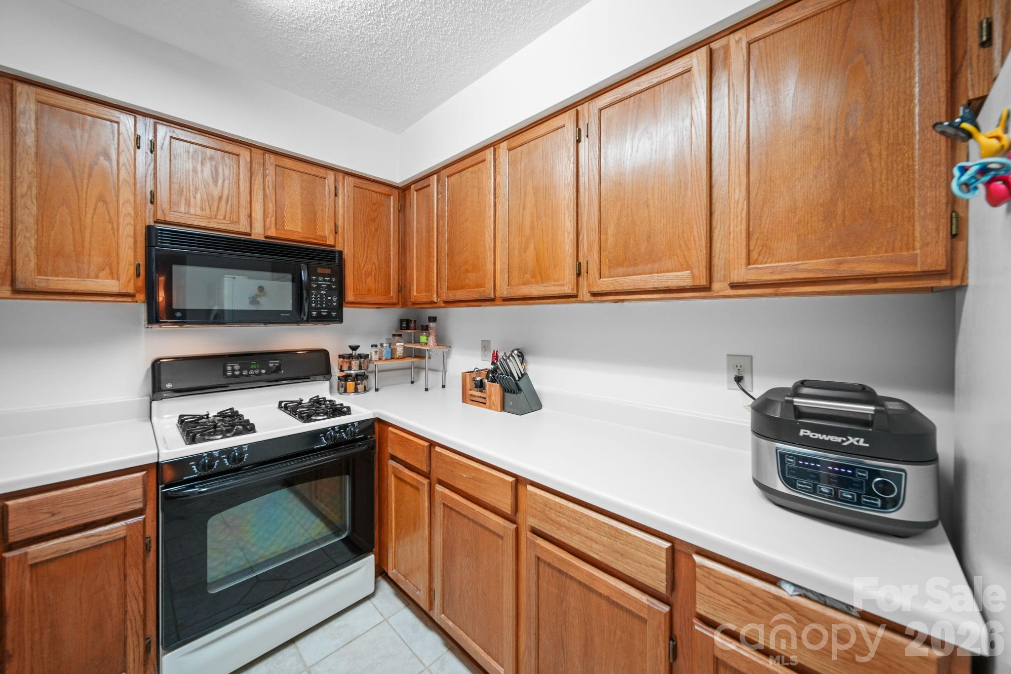 6049 Green Forest Drive Property Photo 6