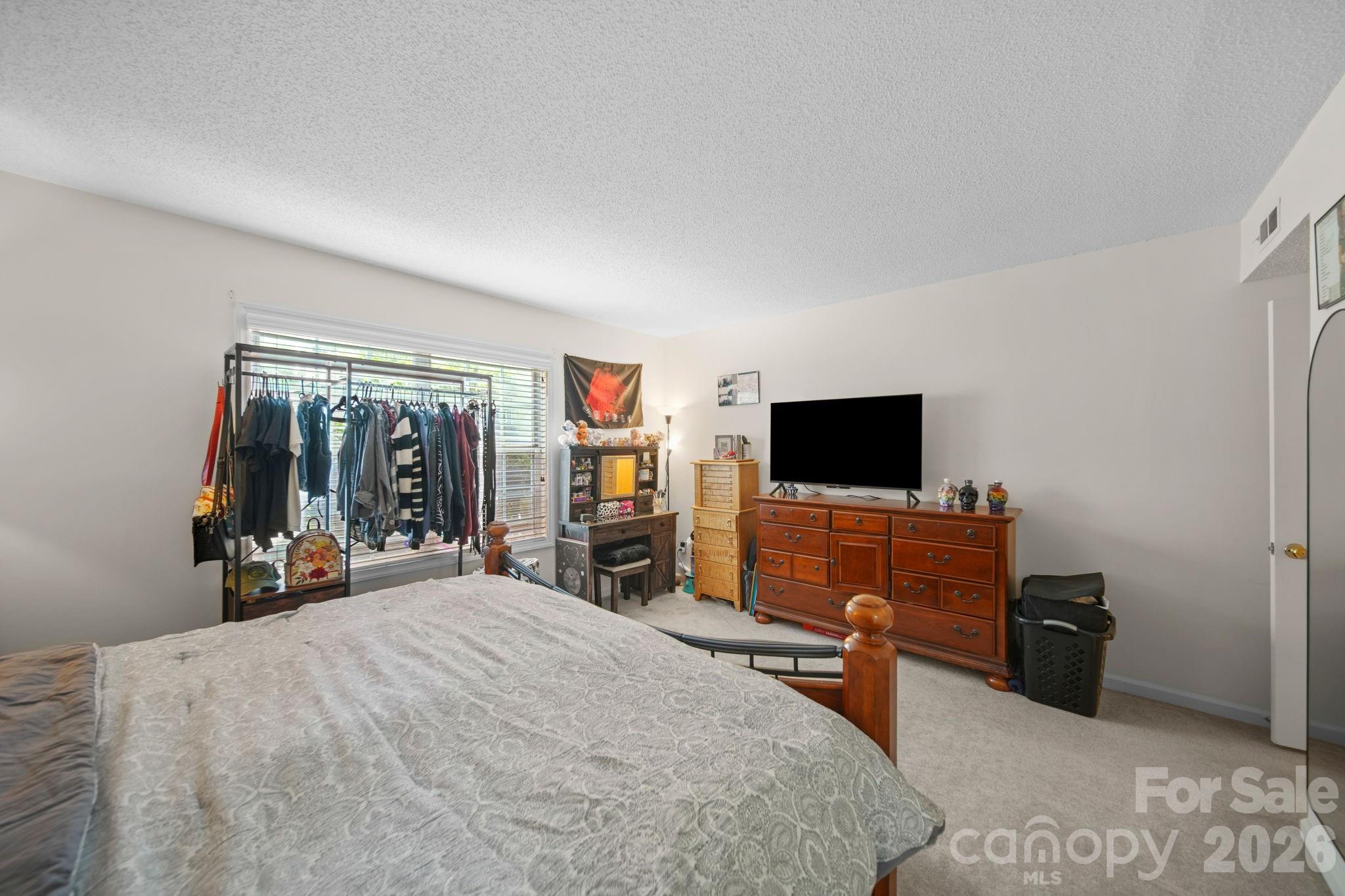 6049 Green Forest Drive Property Photo 9