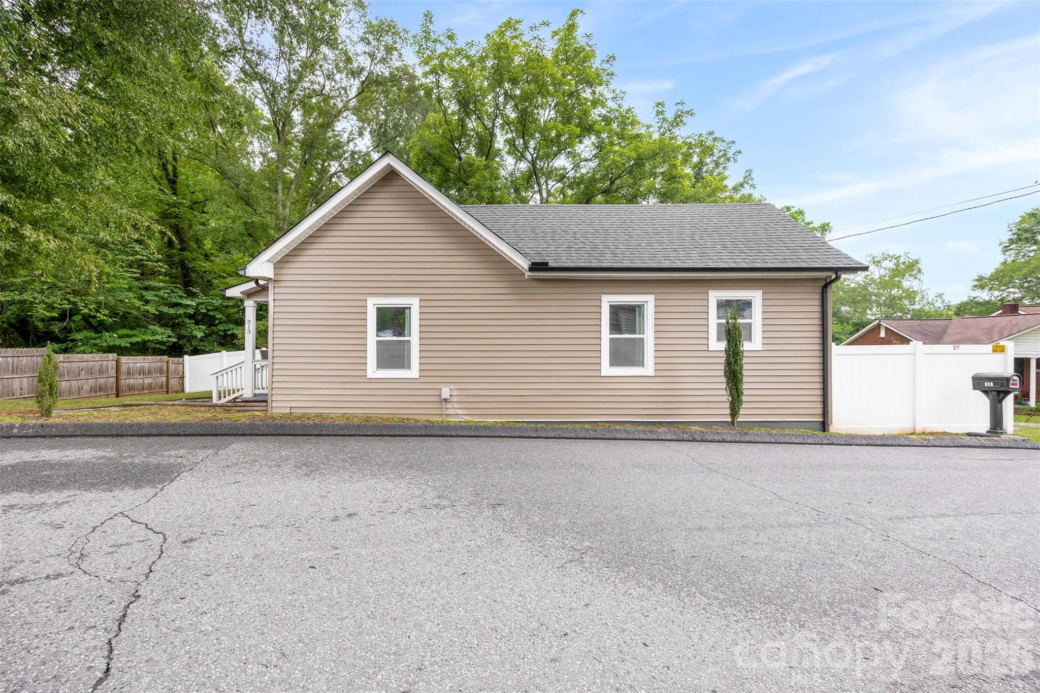 313 Gantt Street Property Photo 6