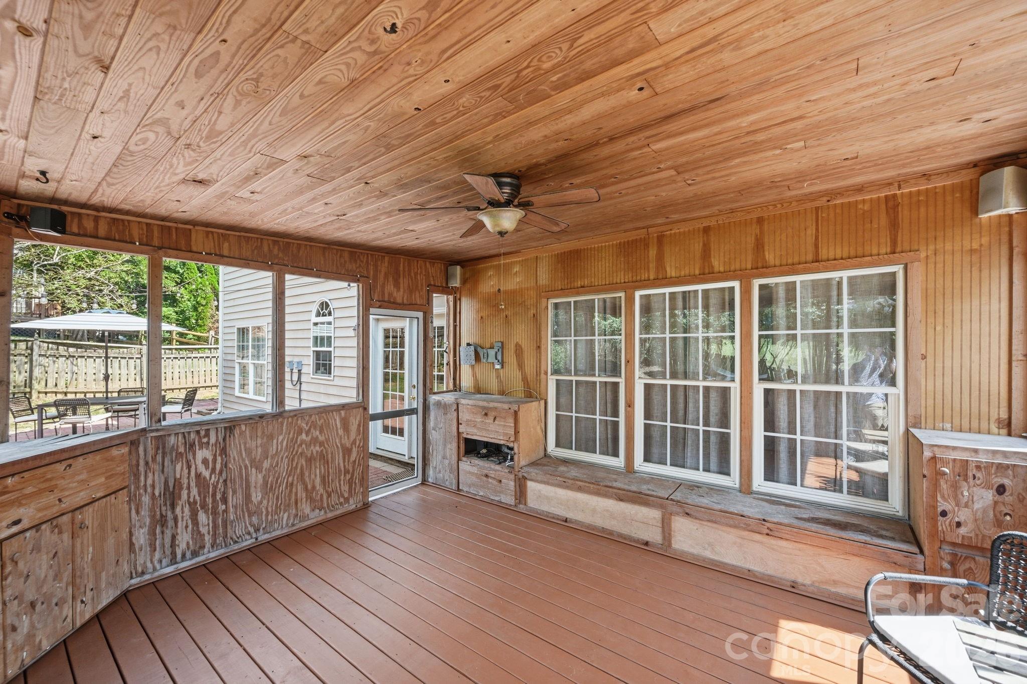 8918 Magennis Grove Court Property Photo 33