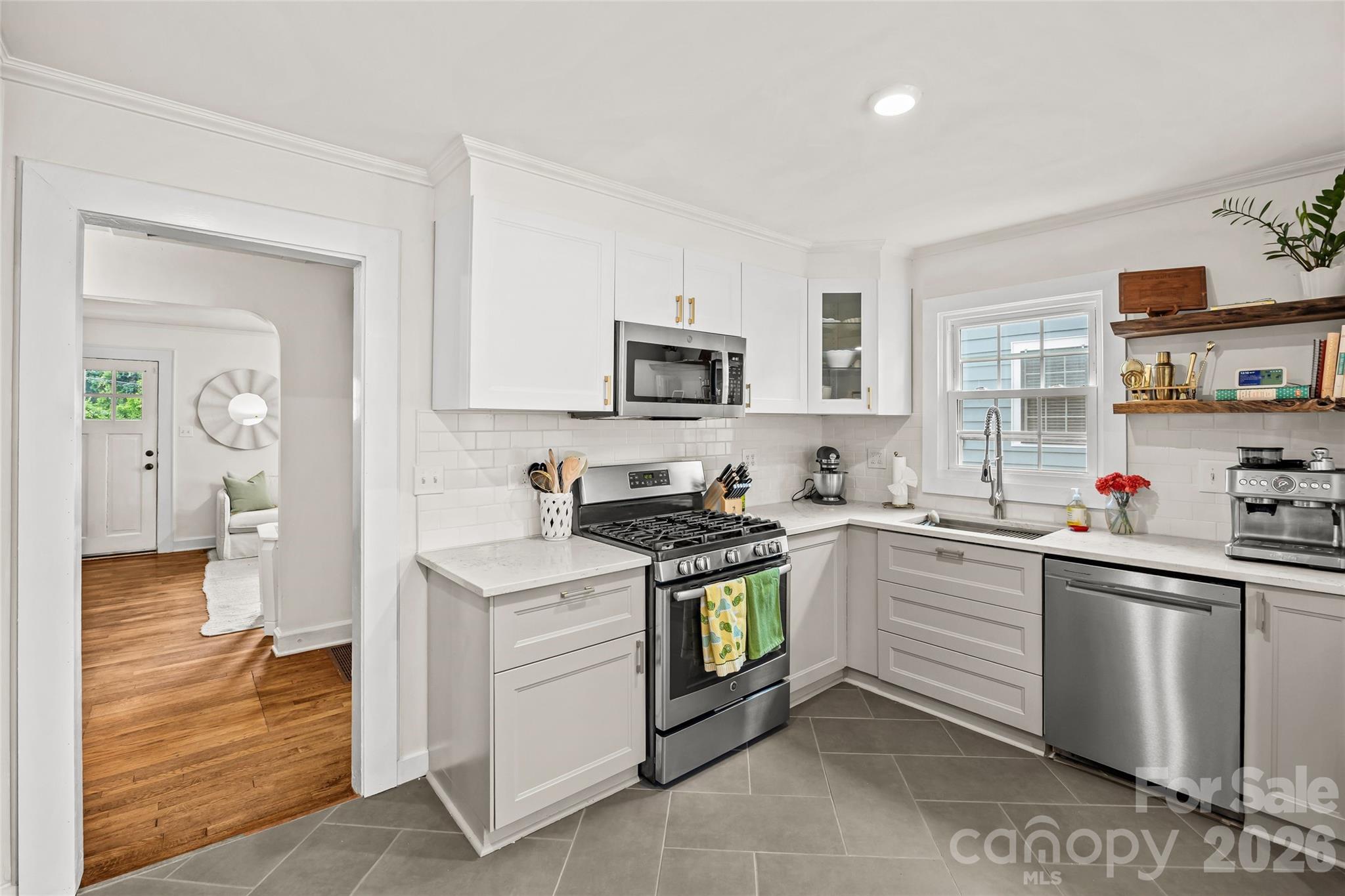 3225 Commonwealth Avenue Property Photo 12