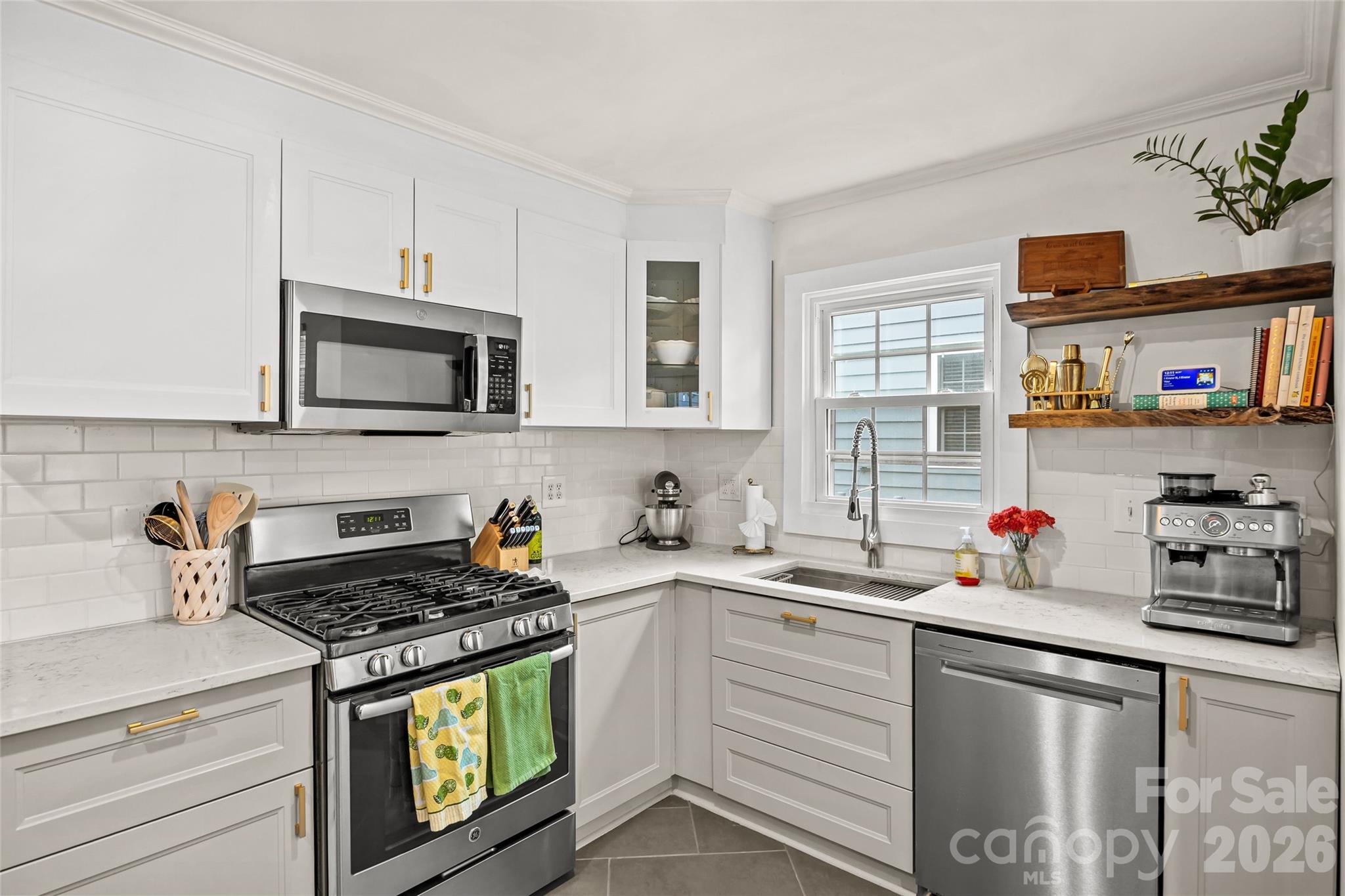 3225 Commonwealth Avenue Property Photo 16
