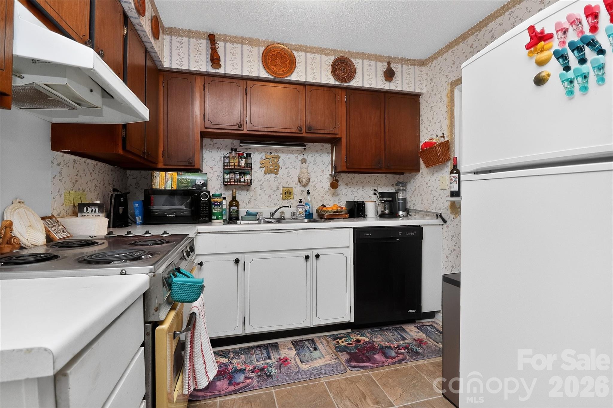 1906 Meadowlark Lane 15 Property Photo 9