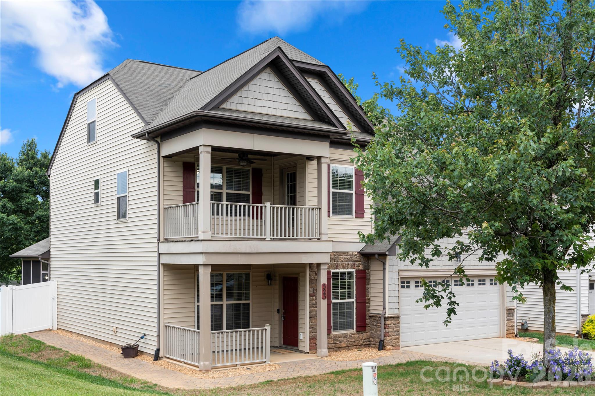 523 Danson Drive Property Photo 1