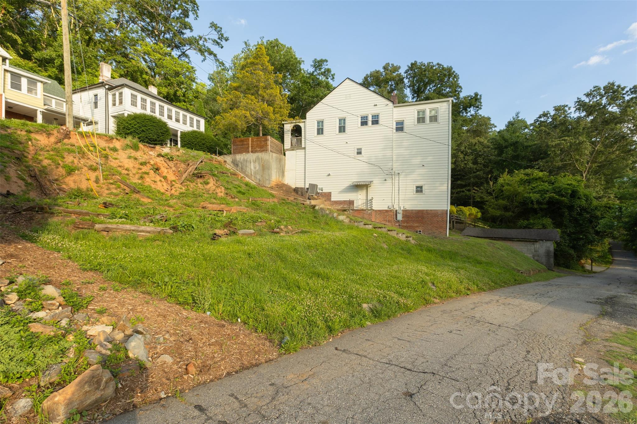 99999 College Street Property Photo 14