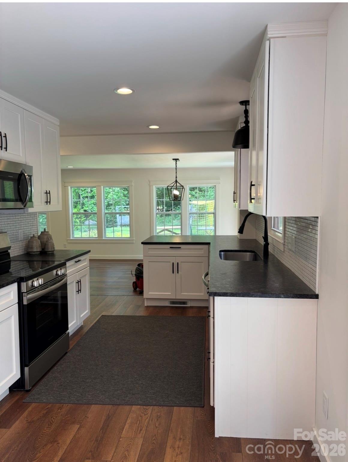 6 Greene Knoll Drive Property Photo 5