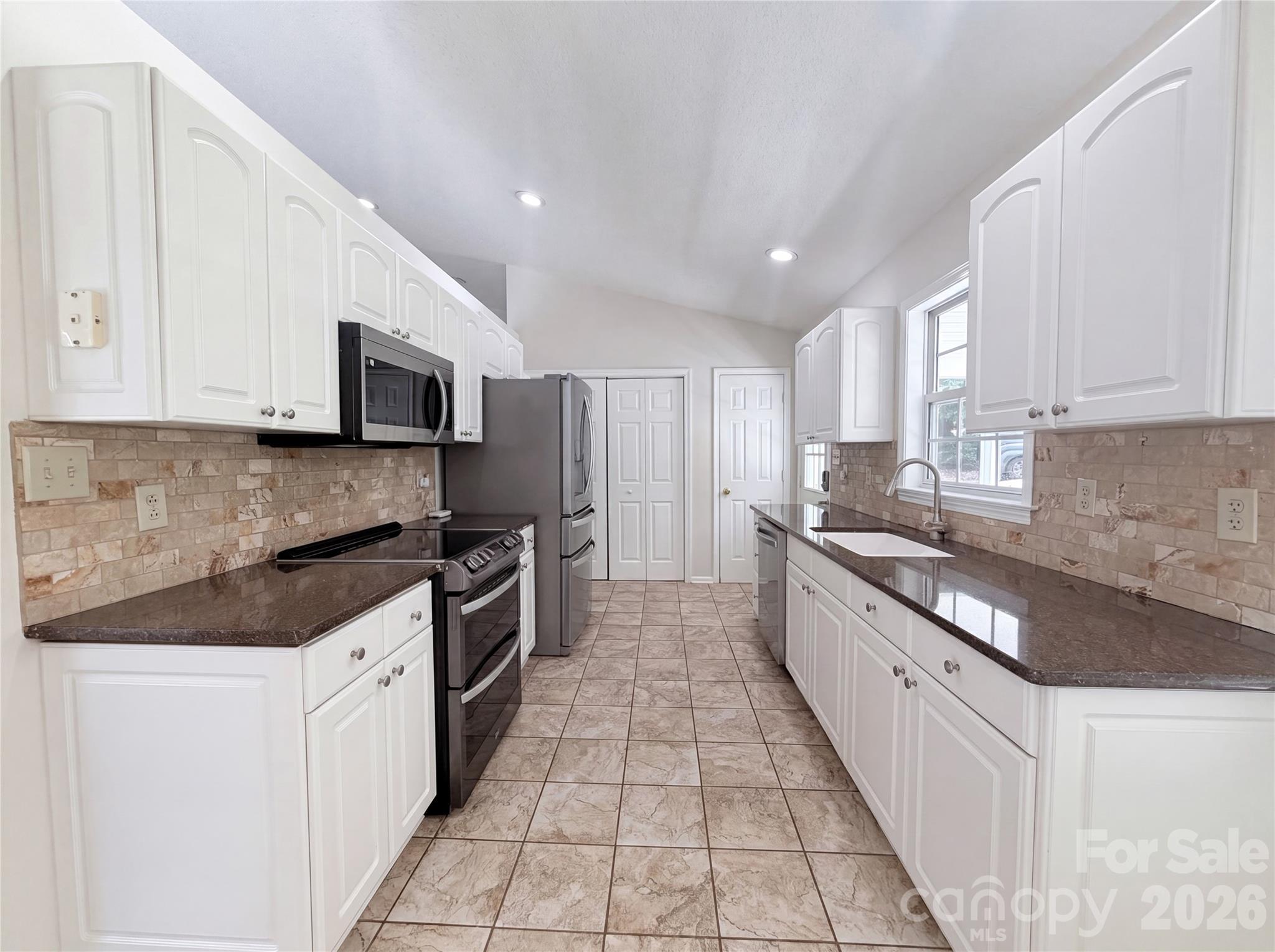 221 Grandview Drive Property Photo 2