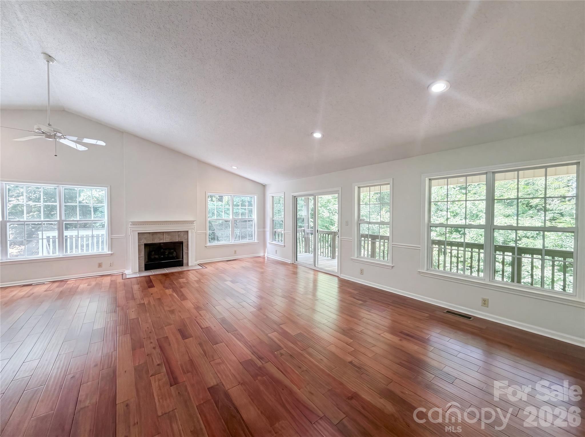 221 Grandview Drive Property Photo 3