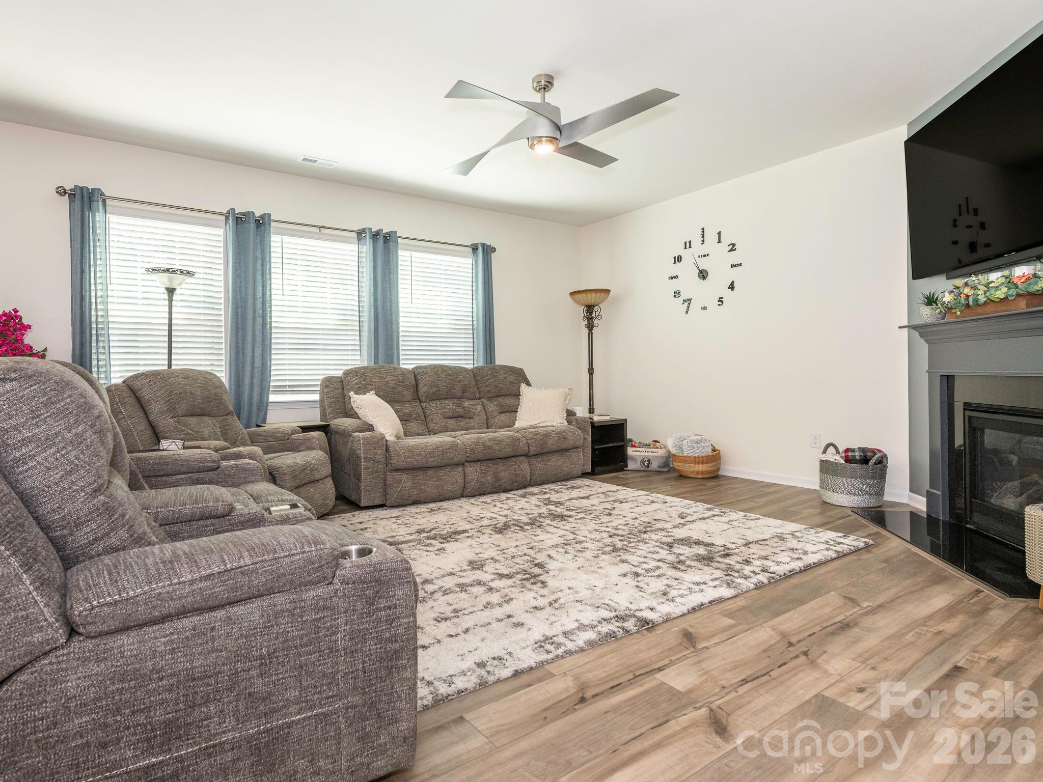 388 Kennerly Center Drive Property Photo 10