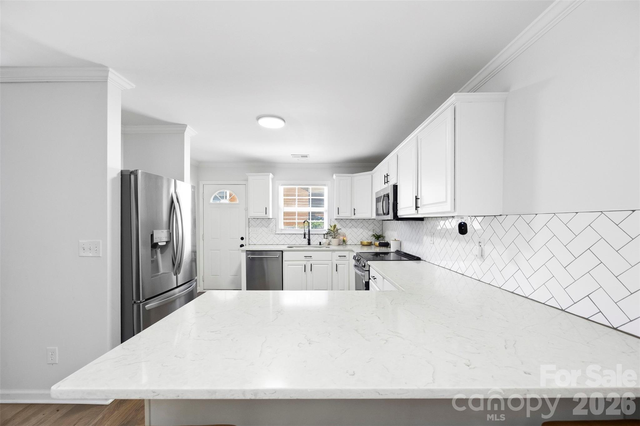 1047 White Plains Road Property Photo 6