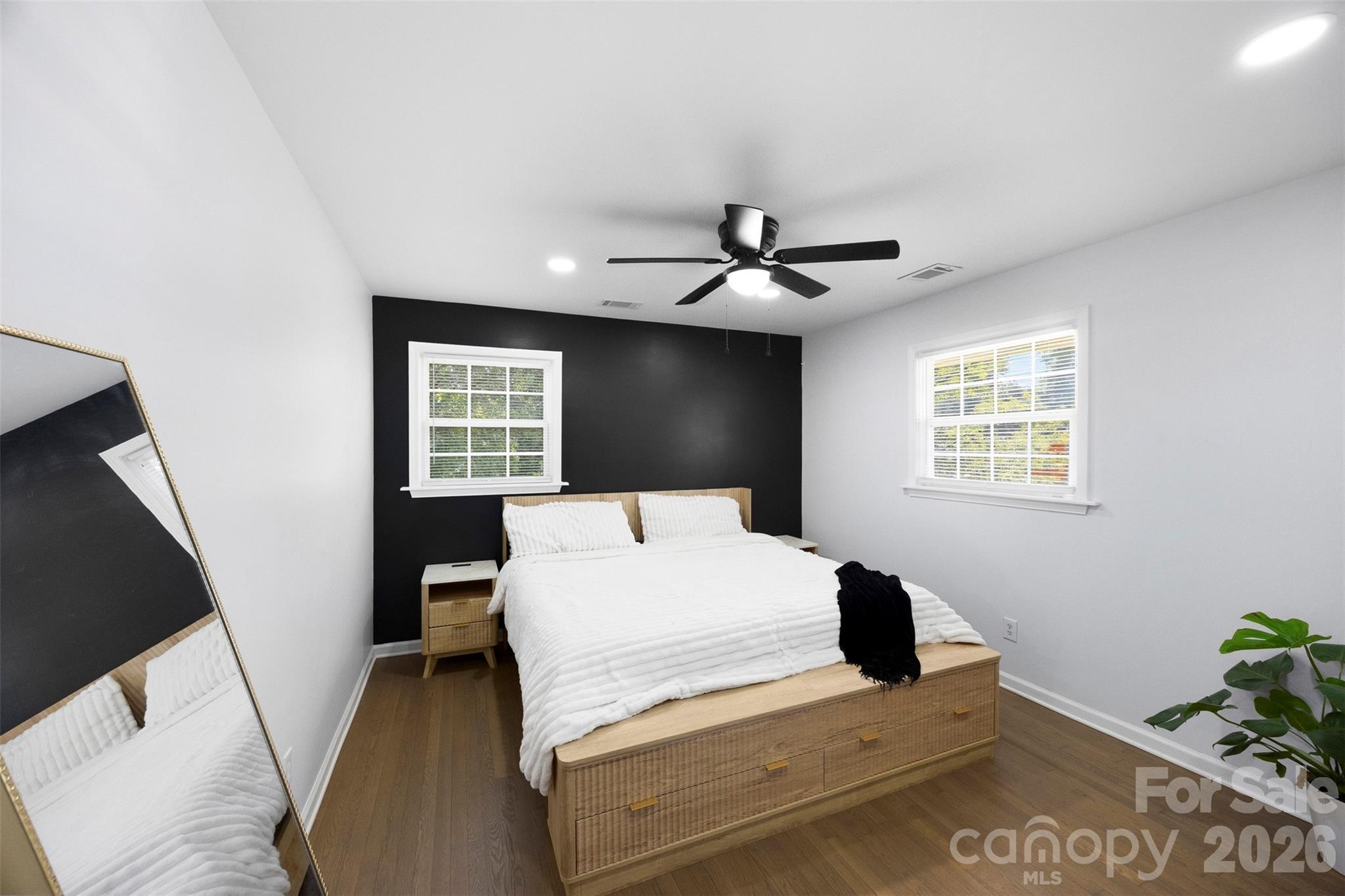 1047 White Plains Road Property Photo 10