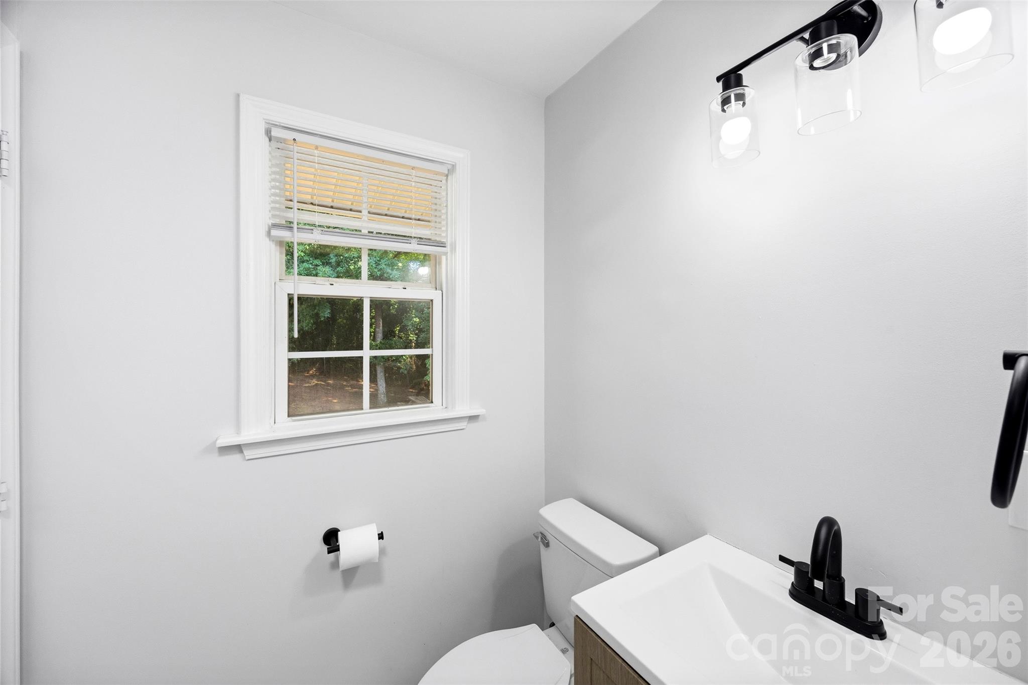 1047 White Plains Road Property Photo 16