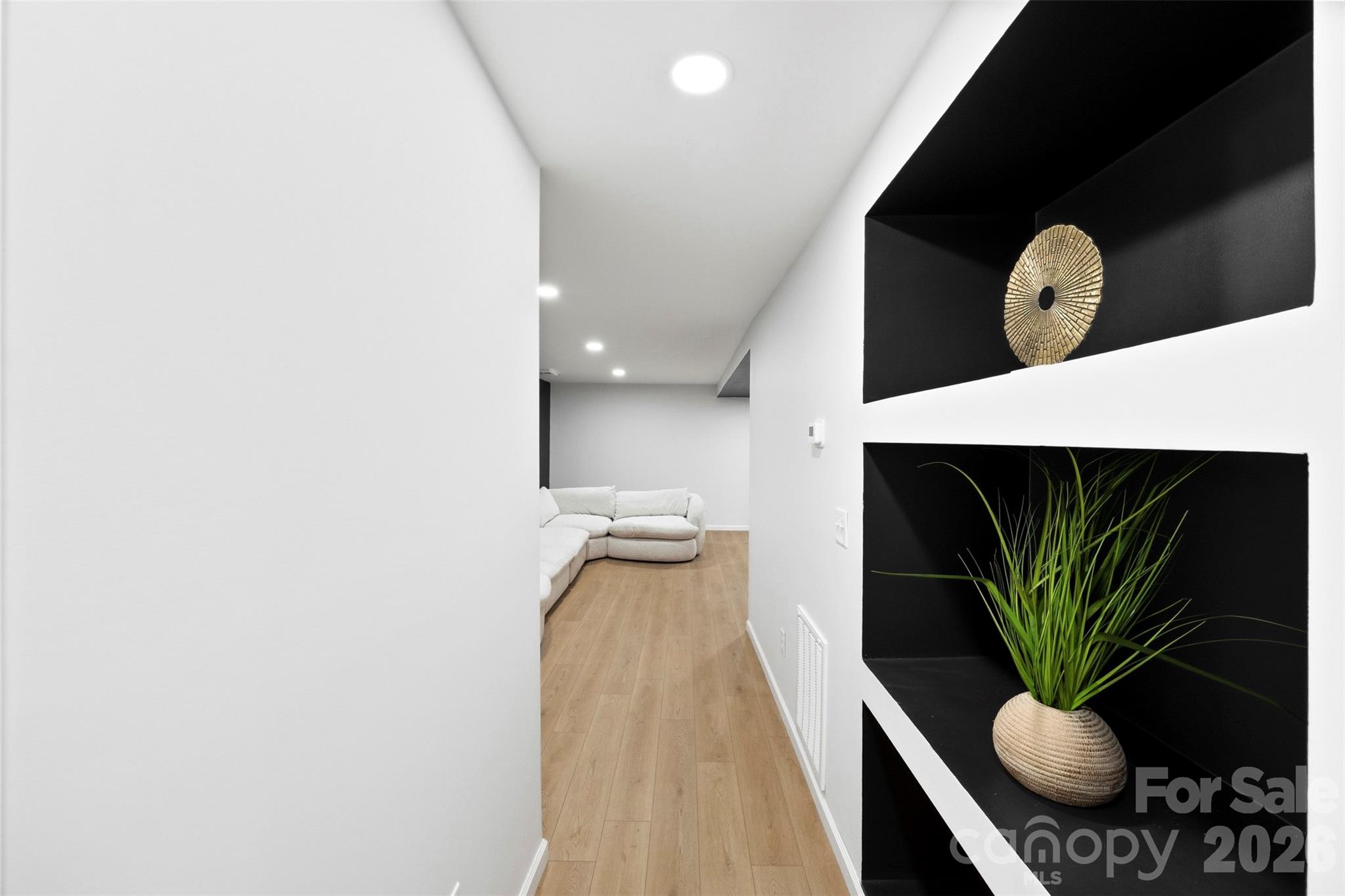 1047 White Plains Road Property Photo 23