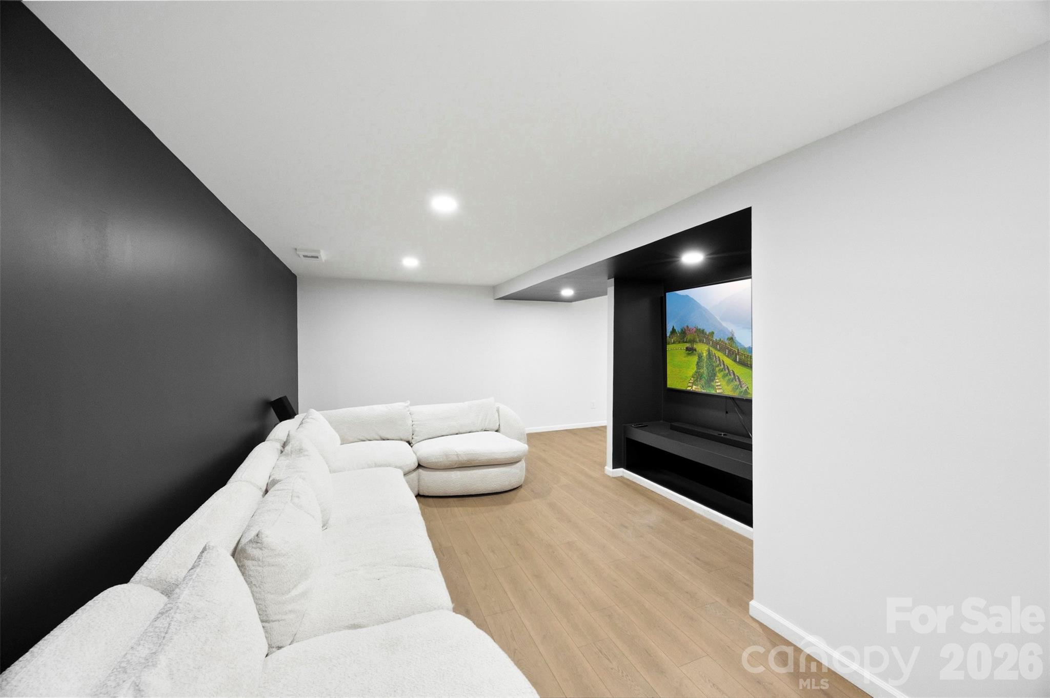 1047 White Plains Road Property Photo 24