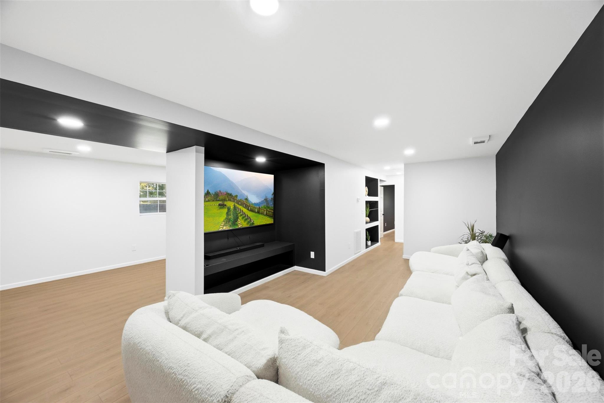 1047 White Plains Road Property Photo 25