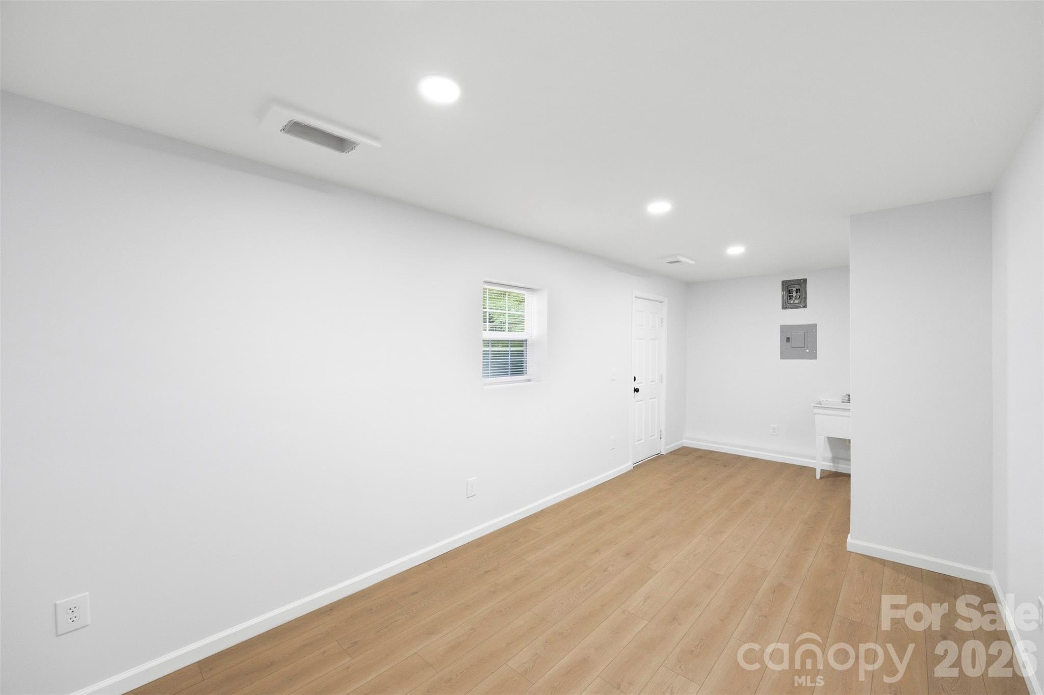 1047 White Plains Road Property Photo 30