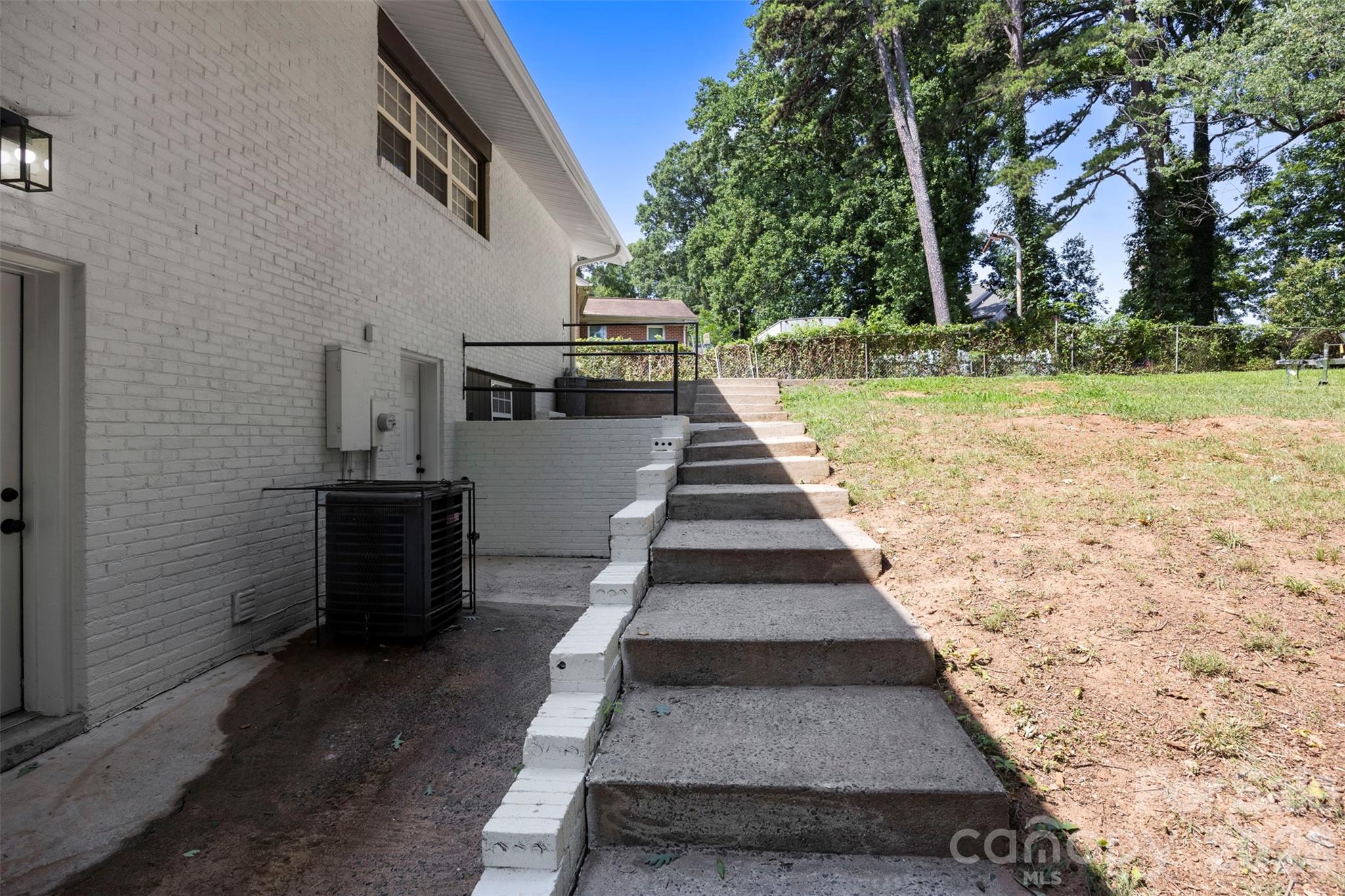 1047 White Plains Road Property Photo 31
