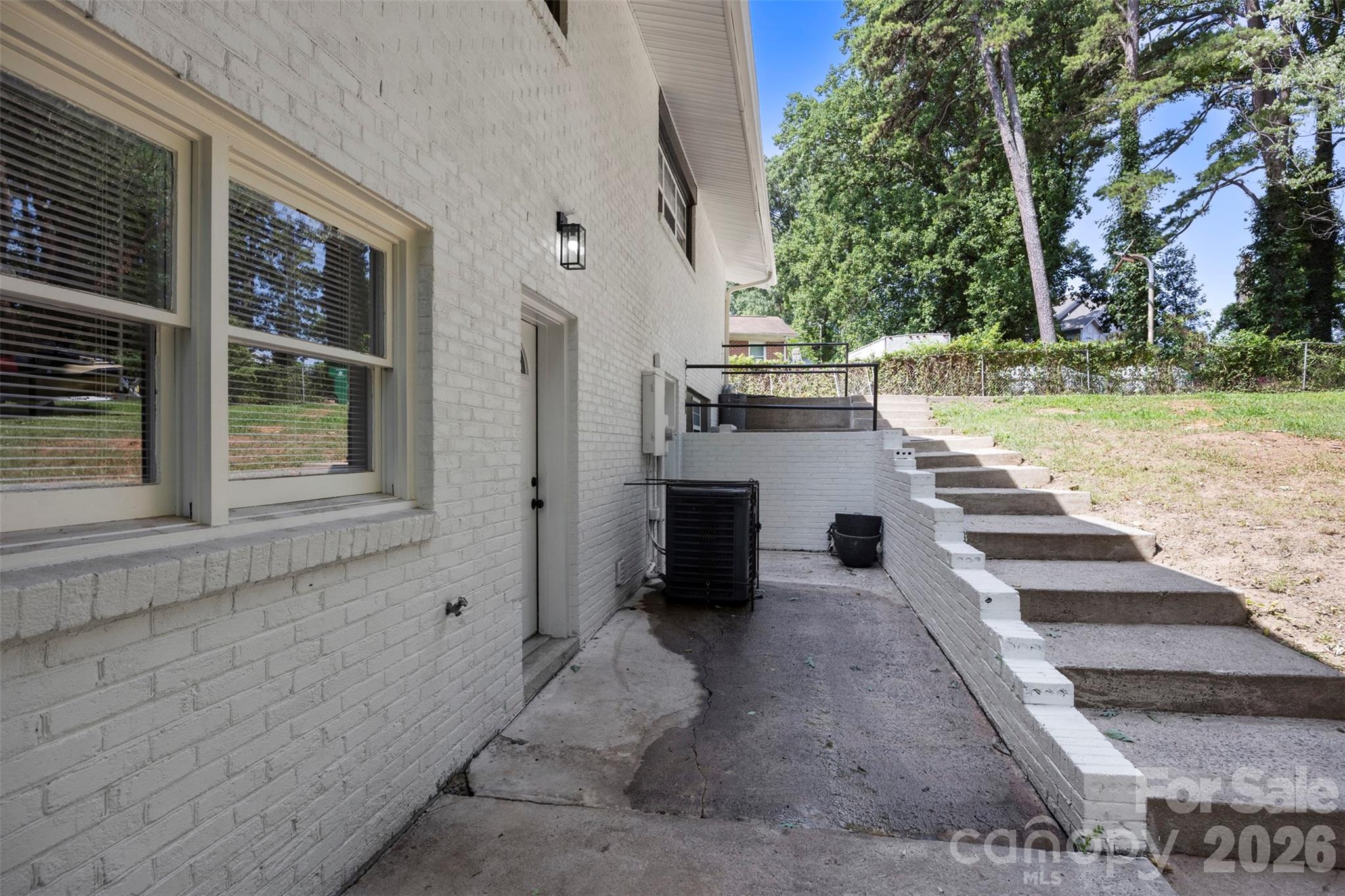 1047 White Plains Road Property Photo 32