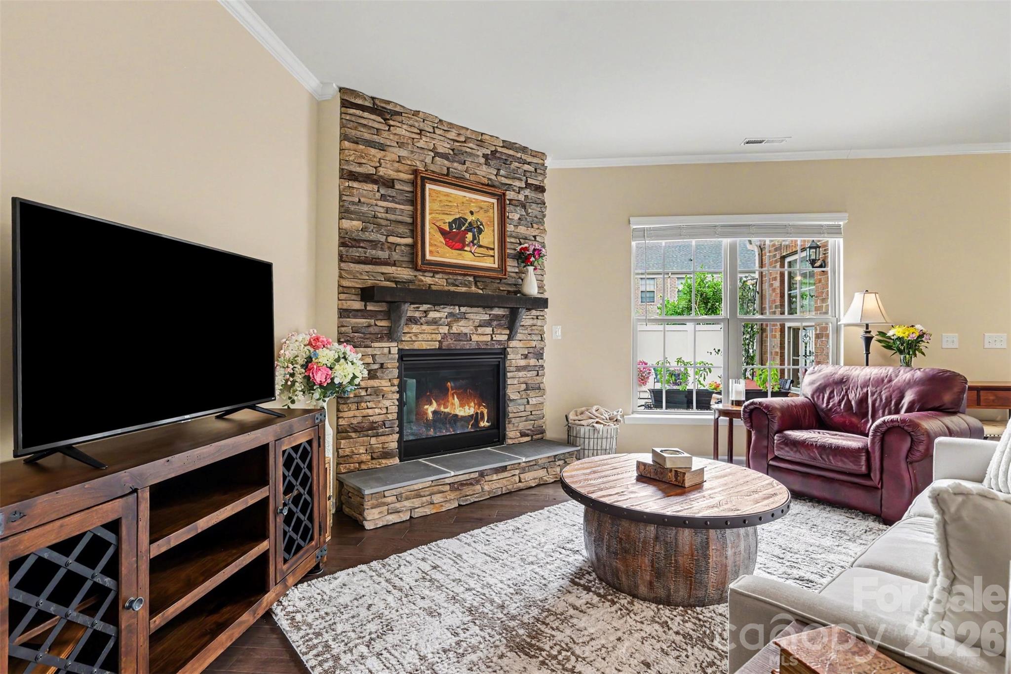 5012 Forest Hills Place Property Photo 6