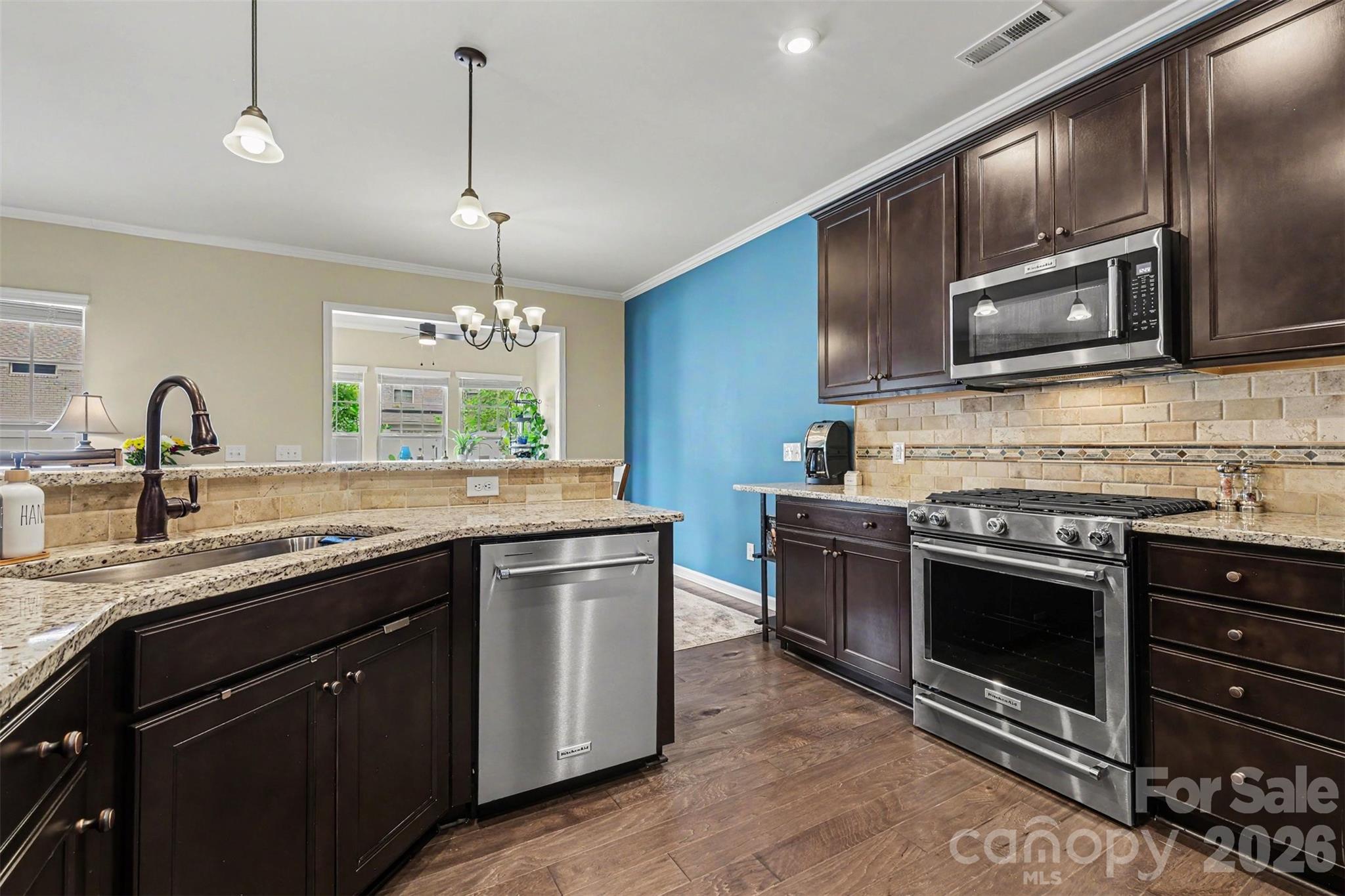 5012 Forest Hills Place Property Photo 9