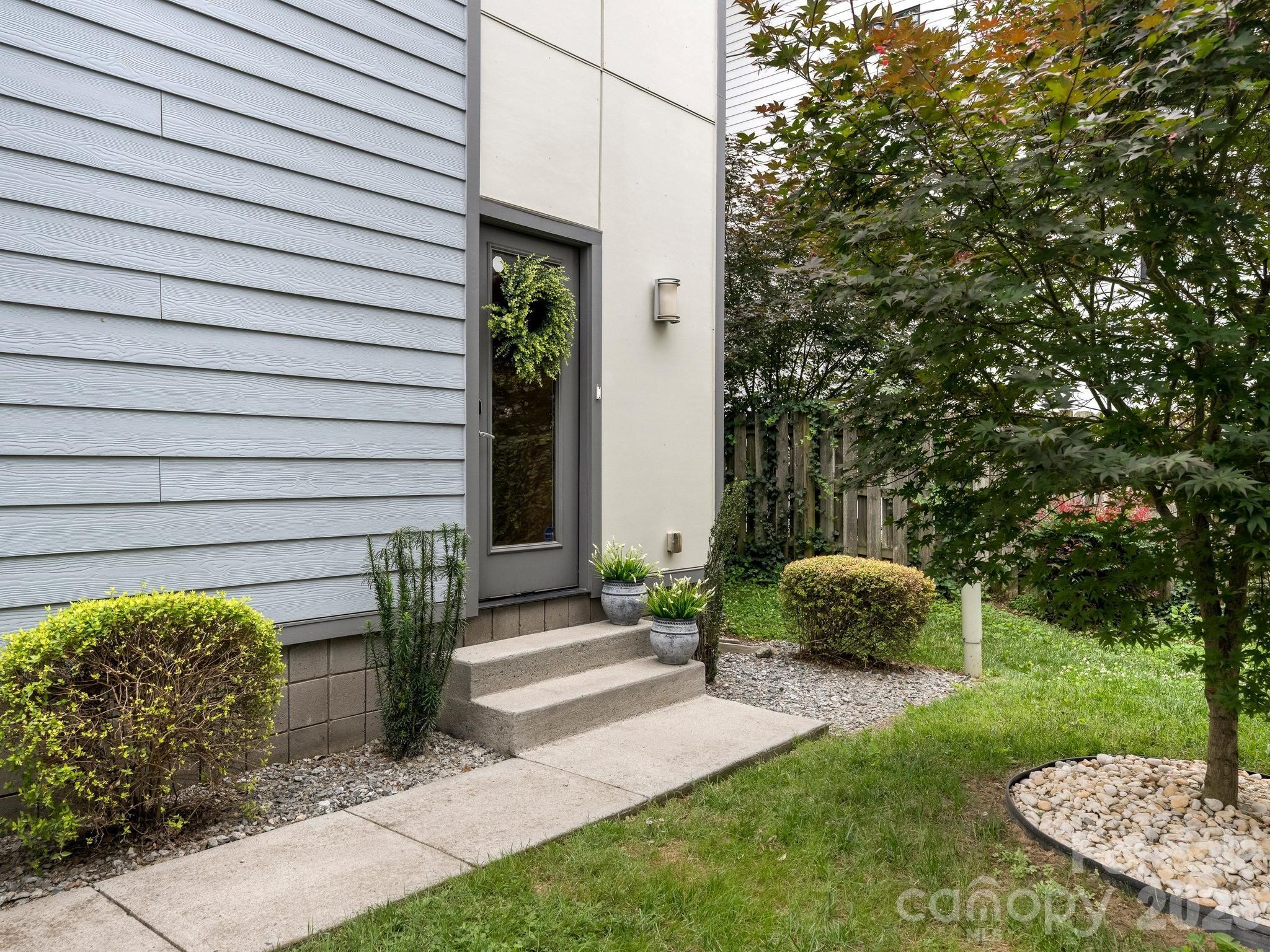 915 Westbrook Drive Property Photo 2