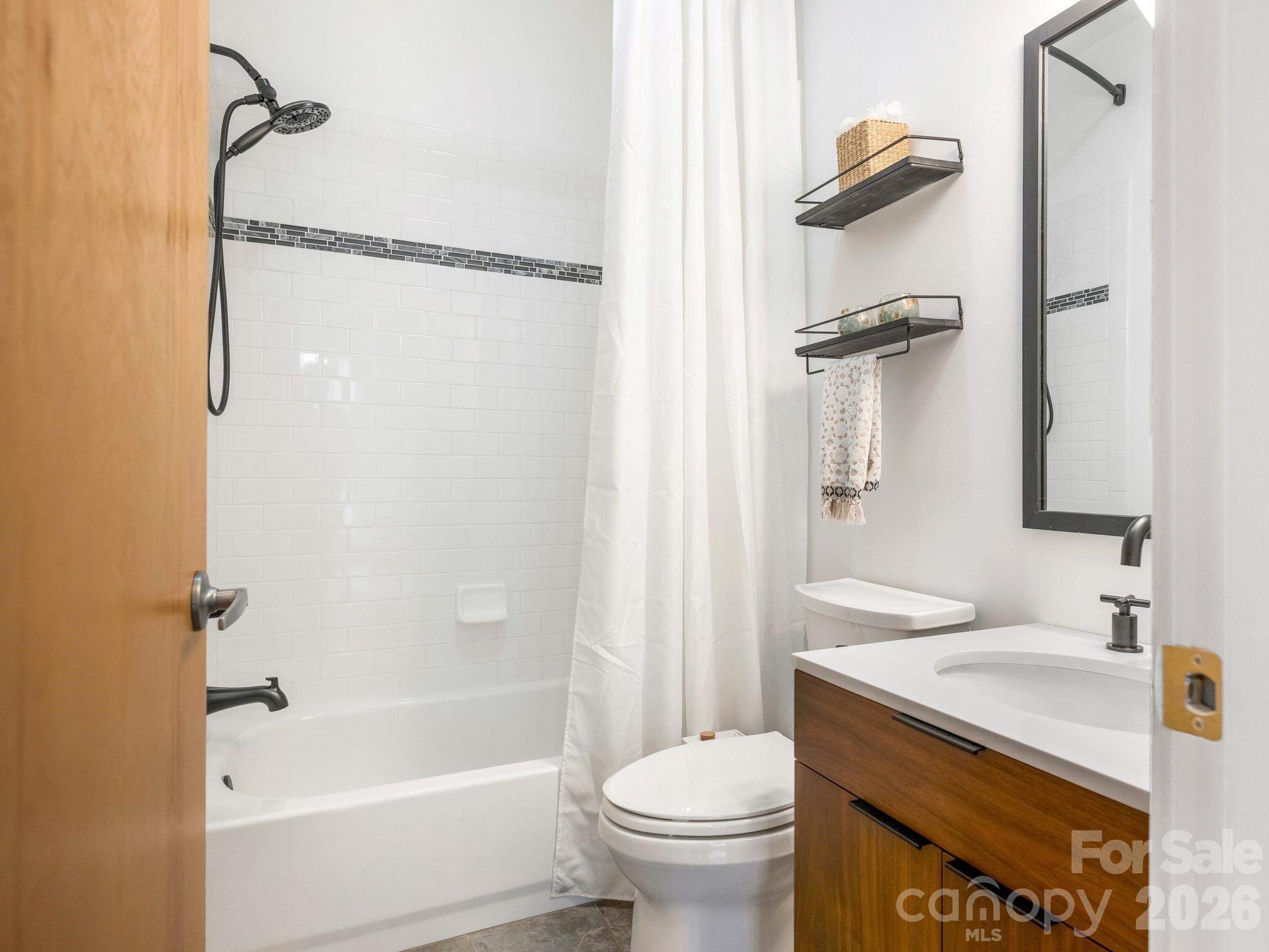 915 Westbrook Drive Property Photo 6