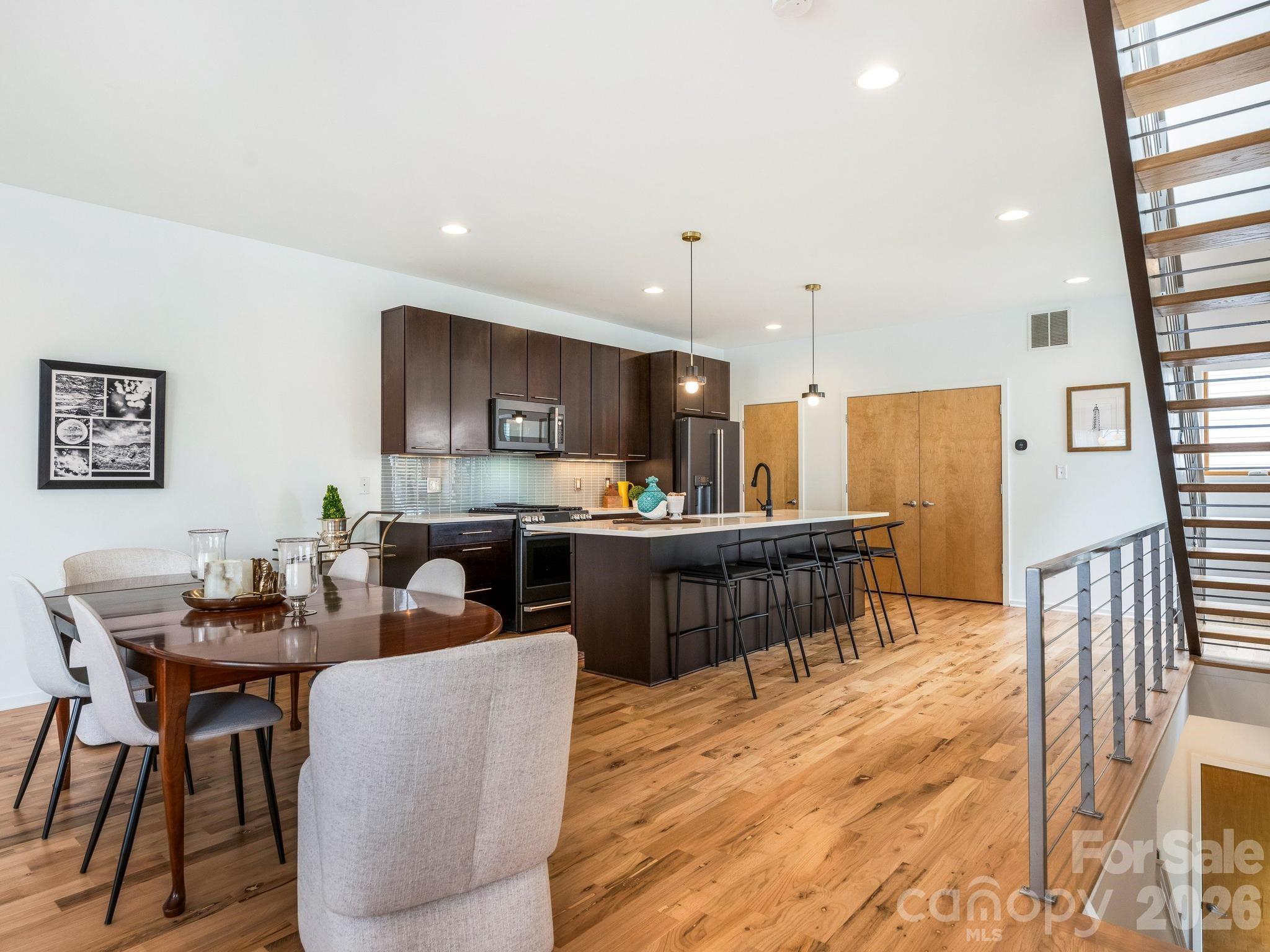 915 Westbrook Drive Property Photo 8