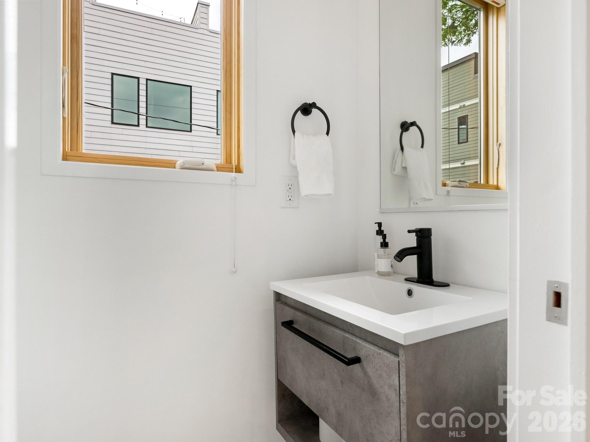 915 Westbrook Drive Property Photo 13