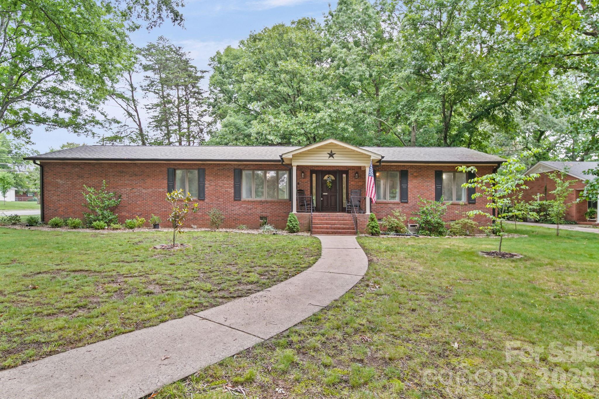 406 S Magnolia Street Property Photo 2