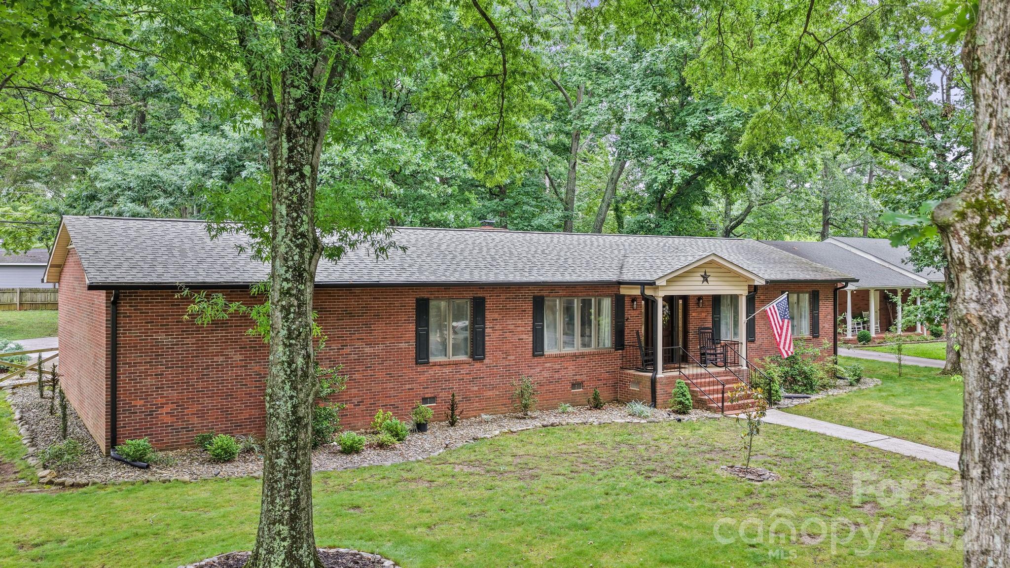 406 S Magnolia Street Property Photo 3