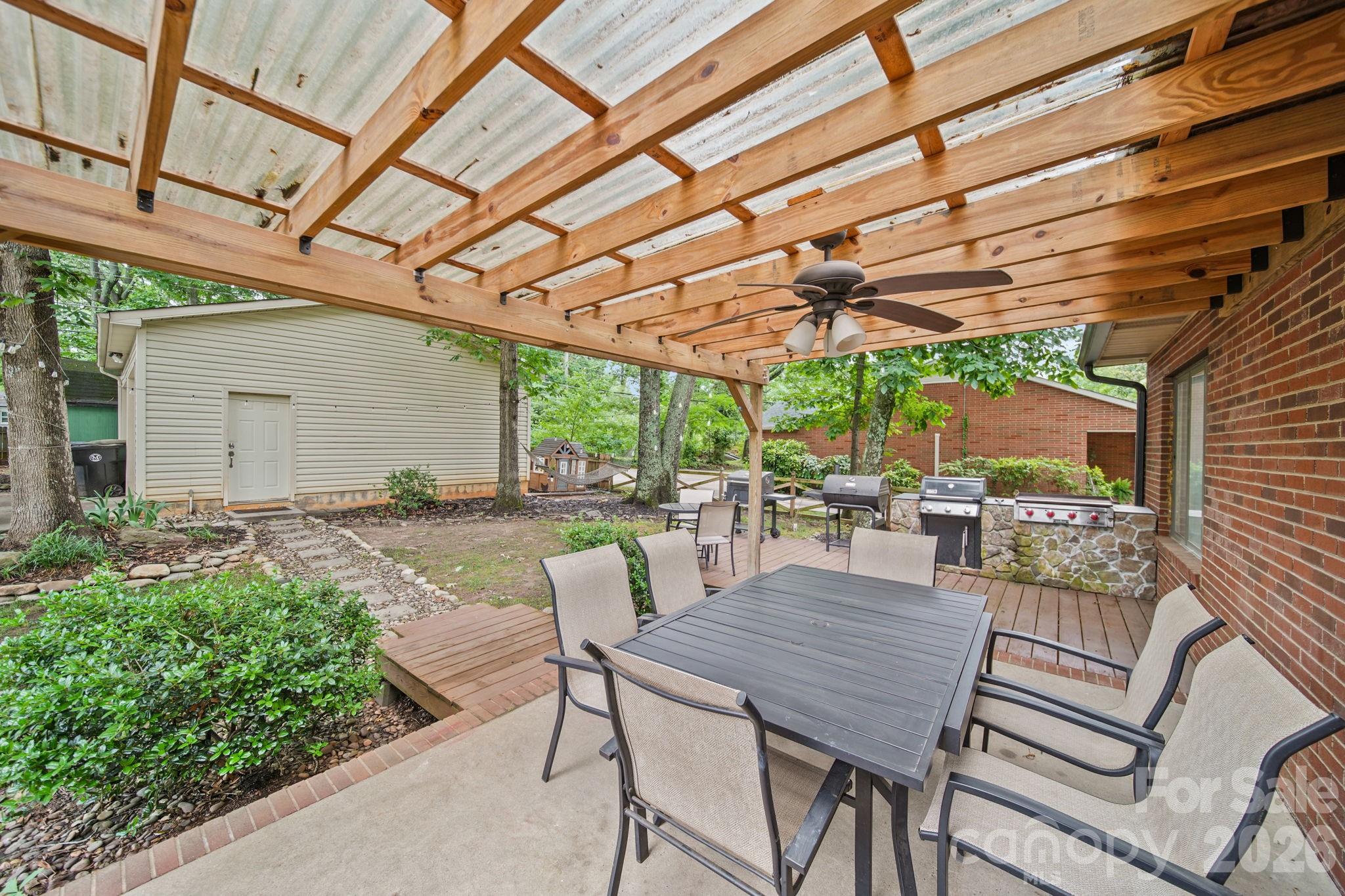 406 S Magnolia Street Property Photo 22